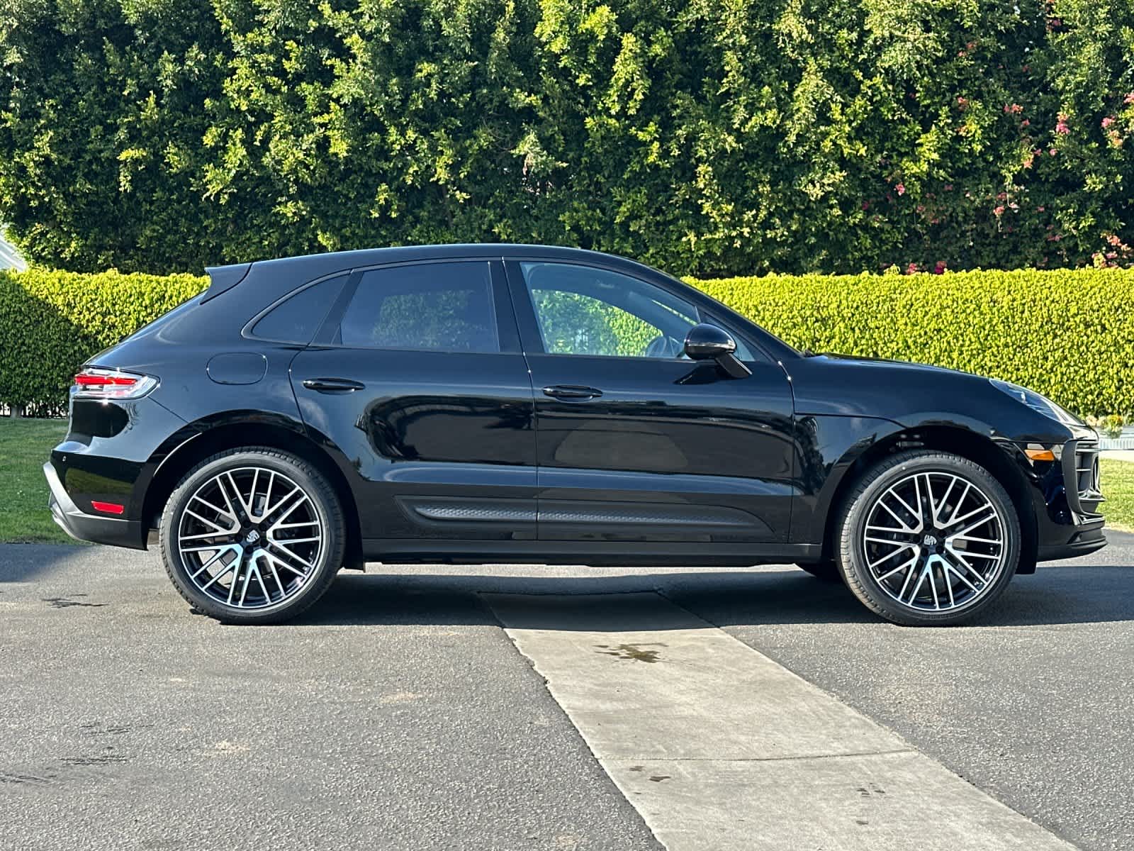 Thumbnail: 2026 Porsche Macan - 9