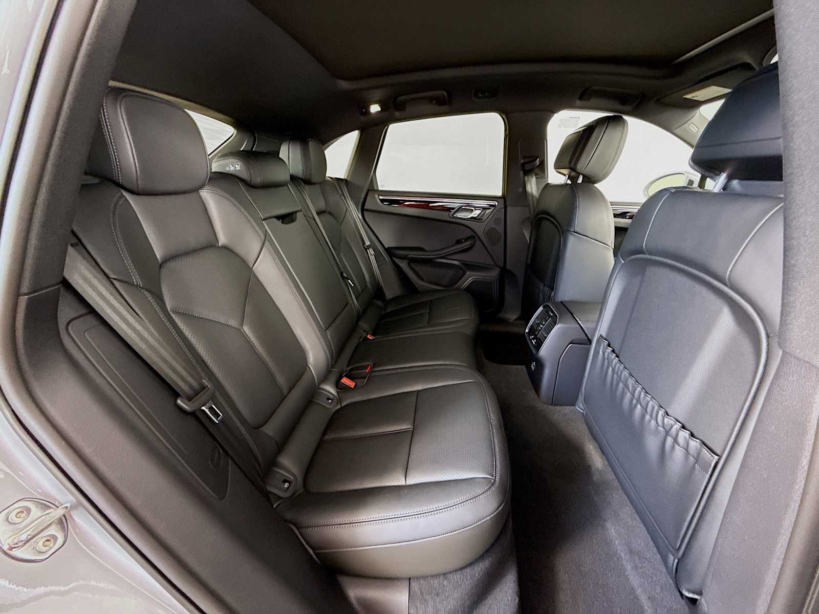 Thumbnail: 2026 Porsche Macan - 20