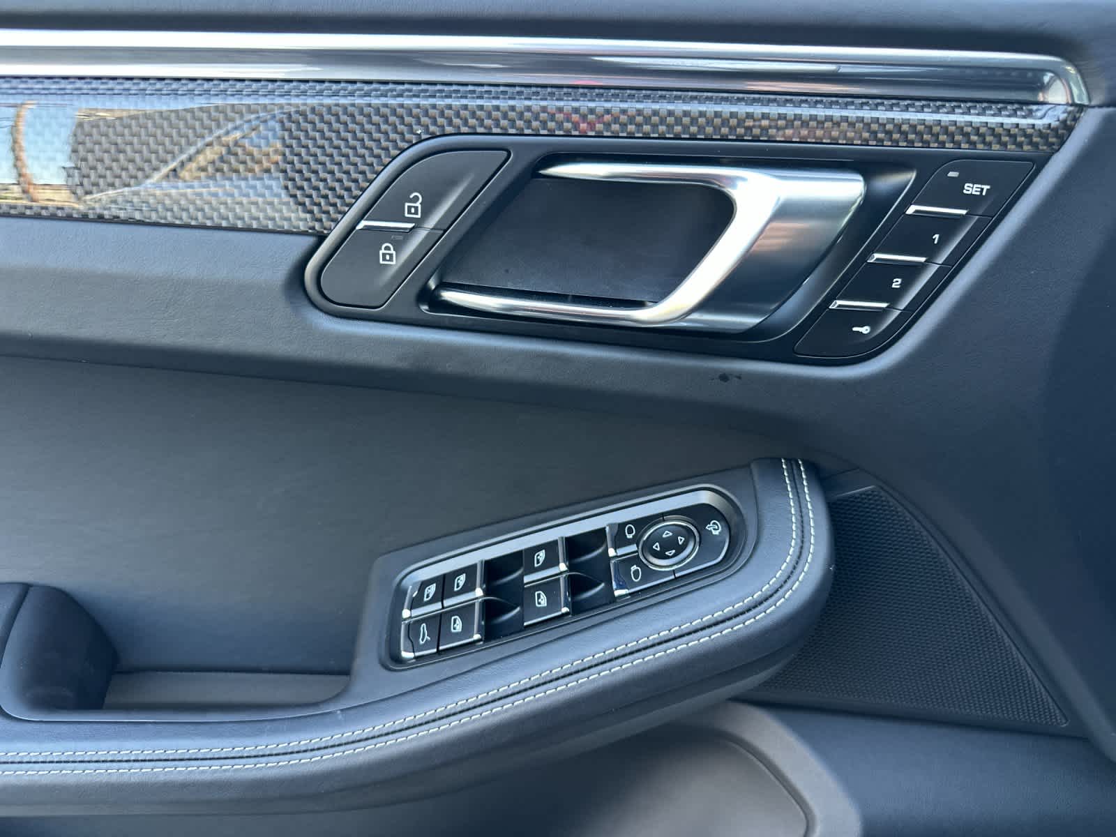 Thumbnail: 2025 Porsche Macan - 12