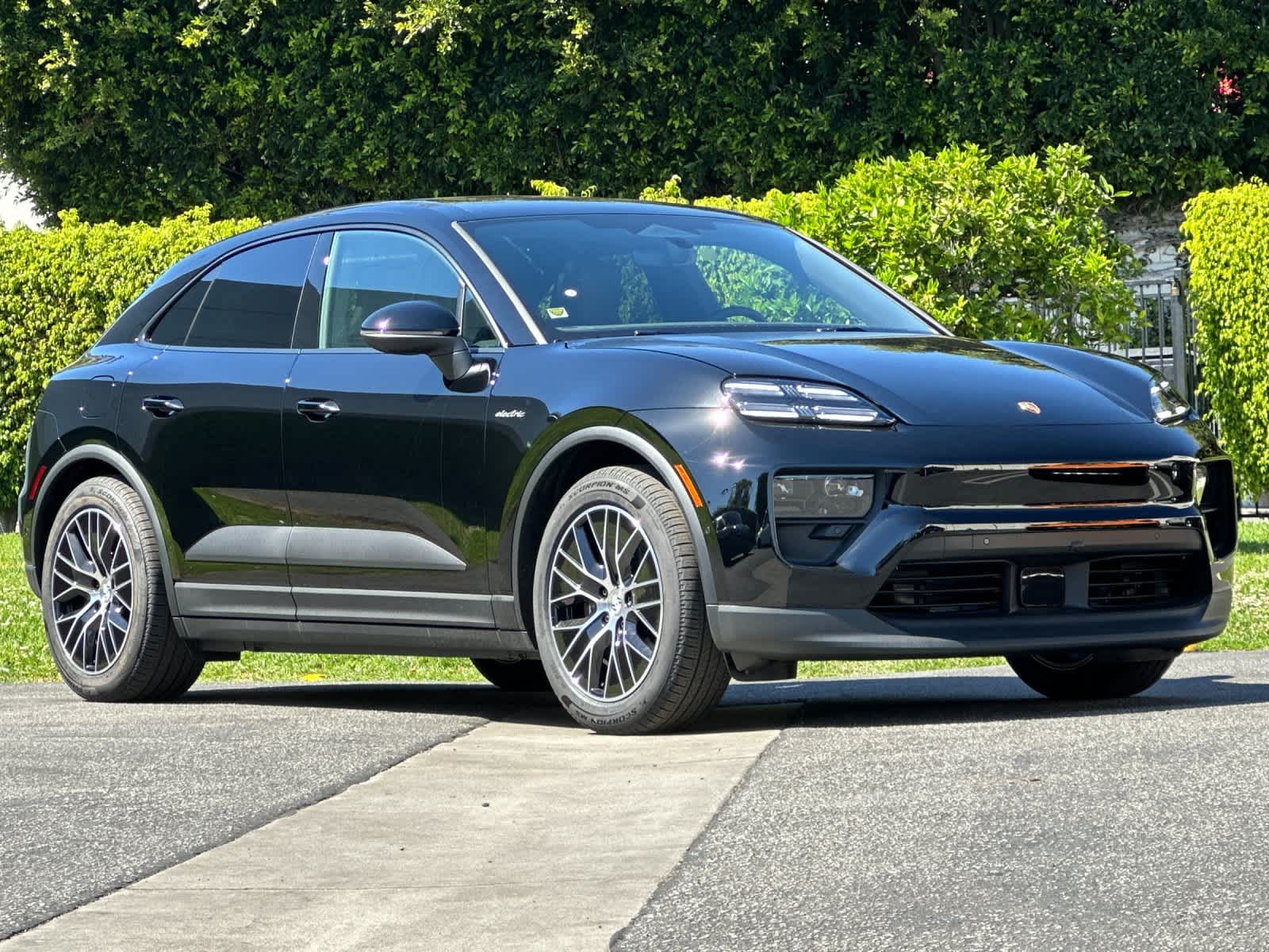 Thumbnail: 2026 Porsche Macan - 10