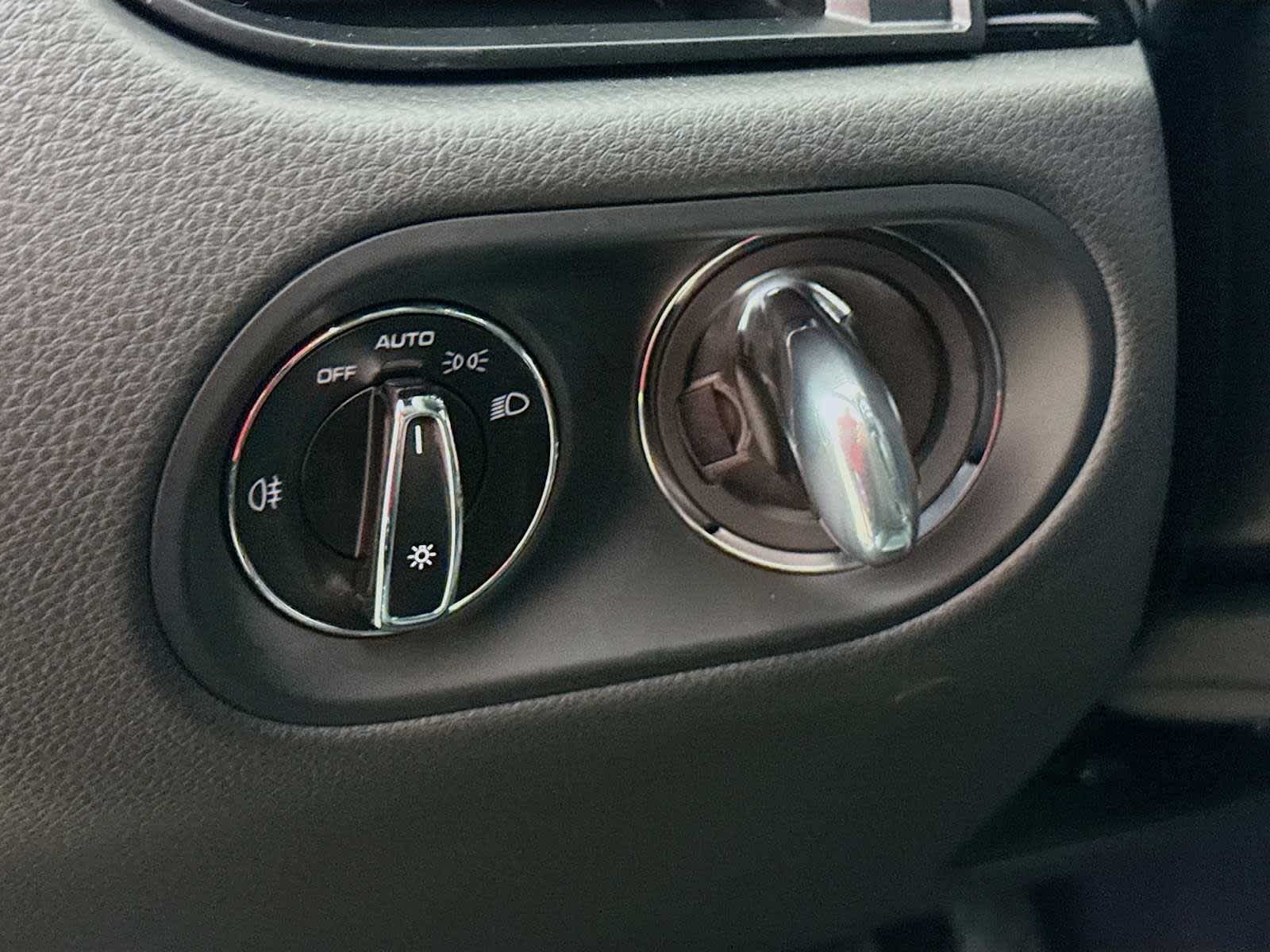 Thumbnail: 2026 Porsche Macan - 11