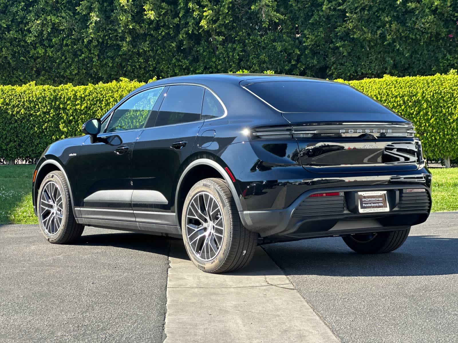 Thumbnail: 2026 Porsche Macan - 3