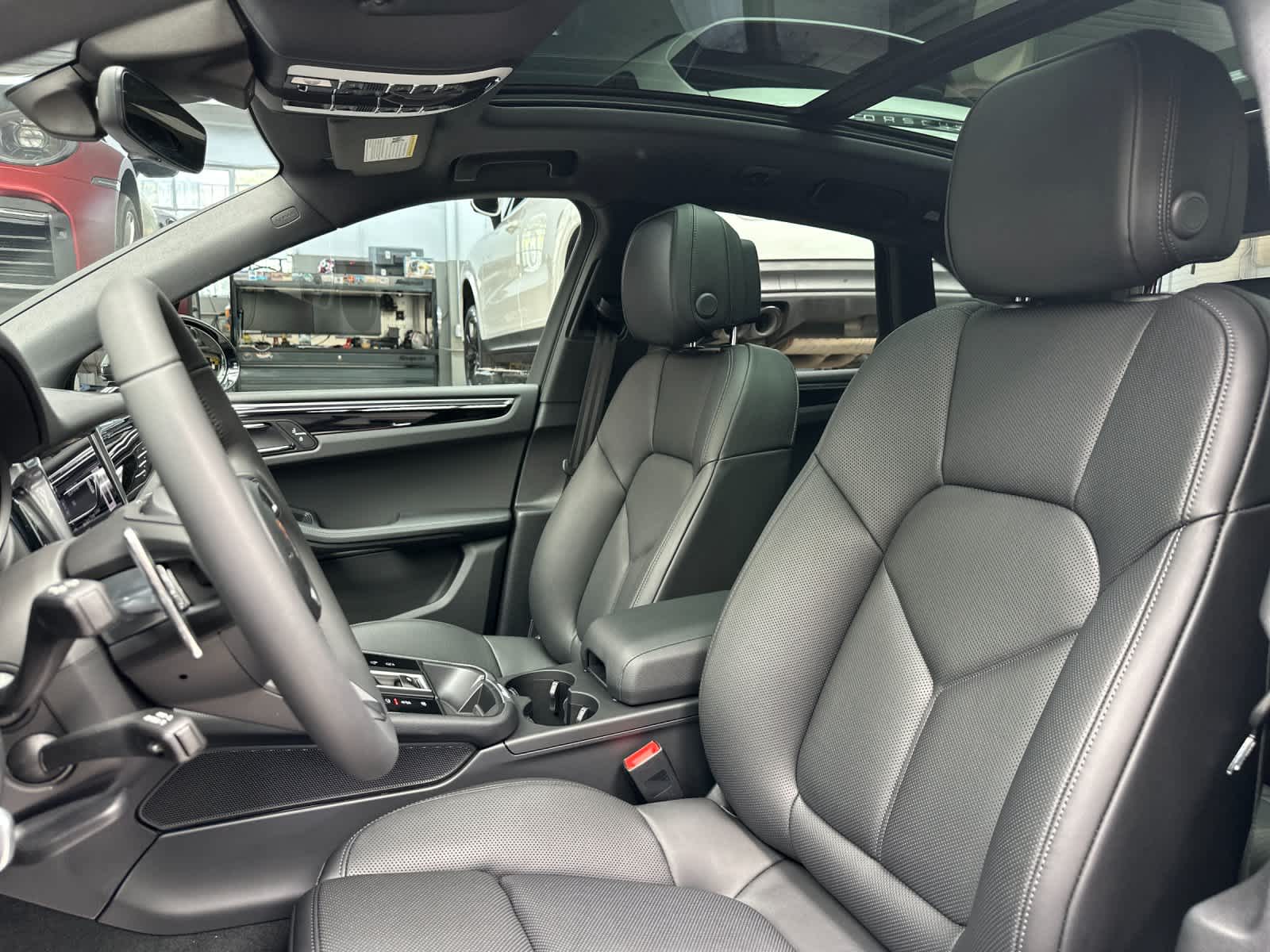 Thumbnail: 2026 Porsche Macan - 5