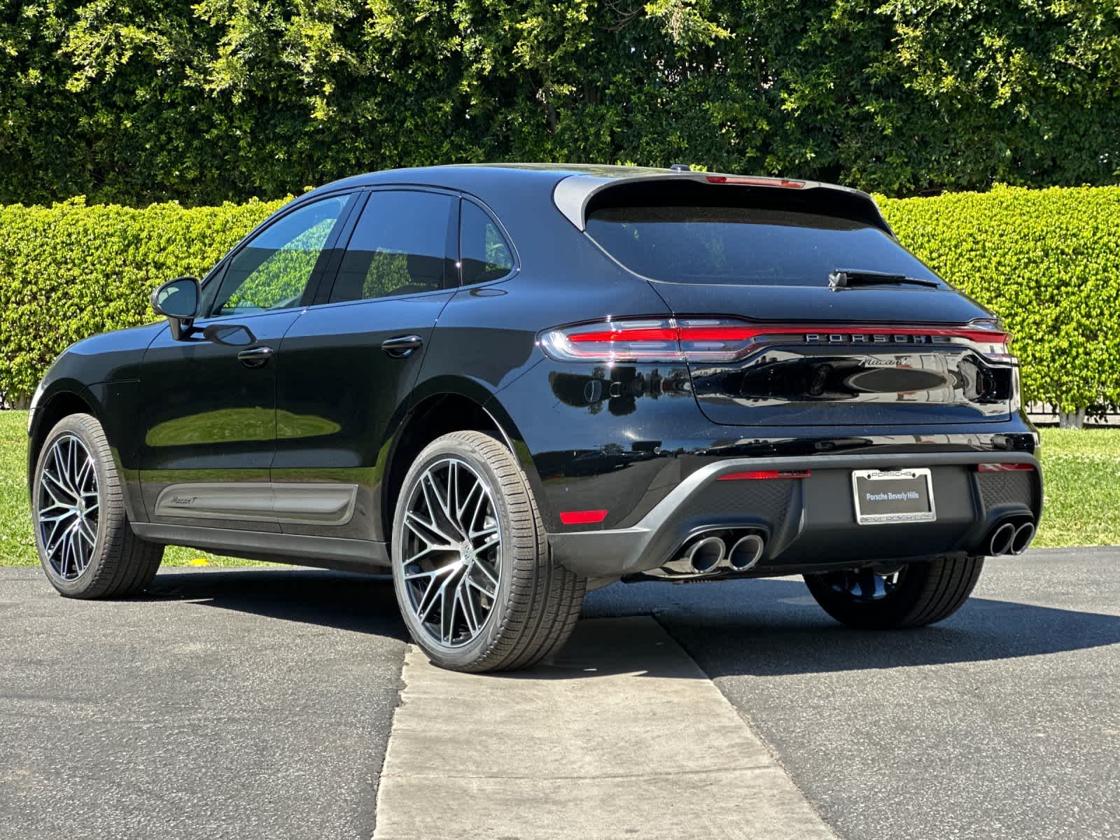 Thumbnail: 2026 Porsche Macan - 3
