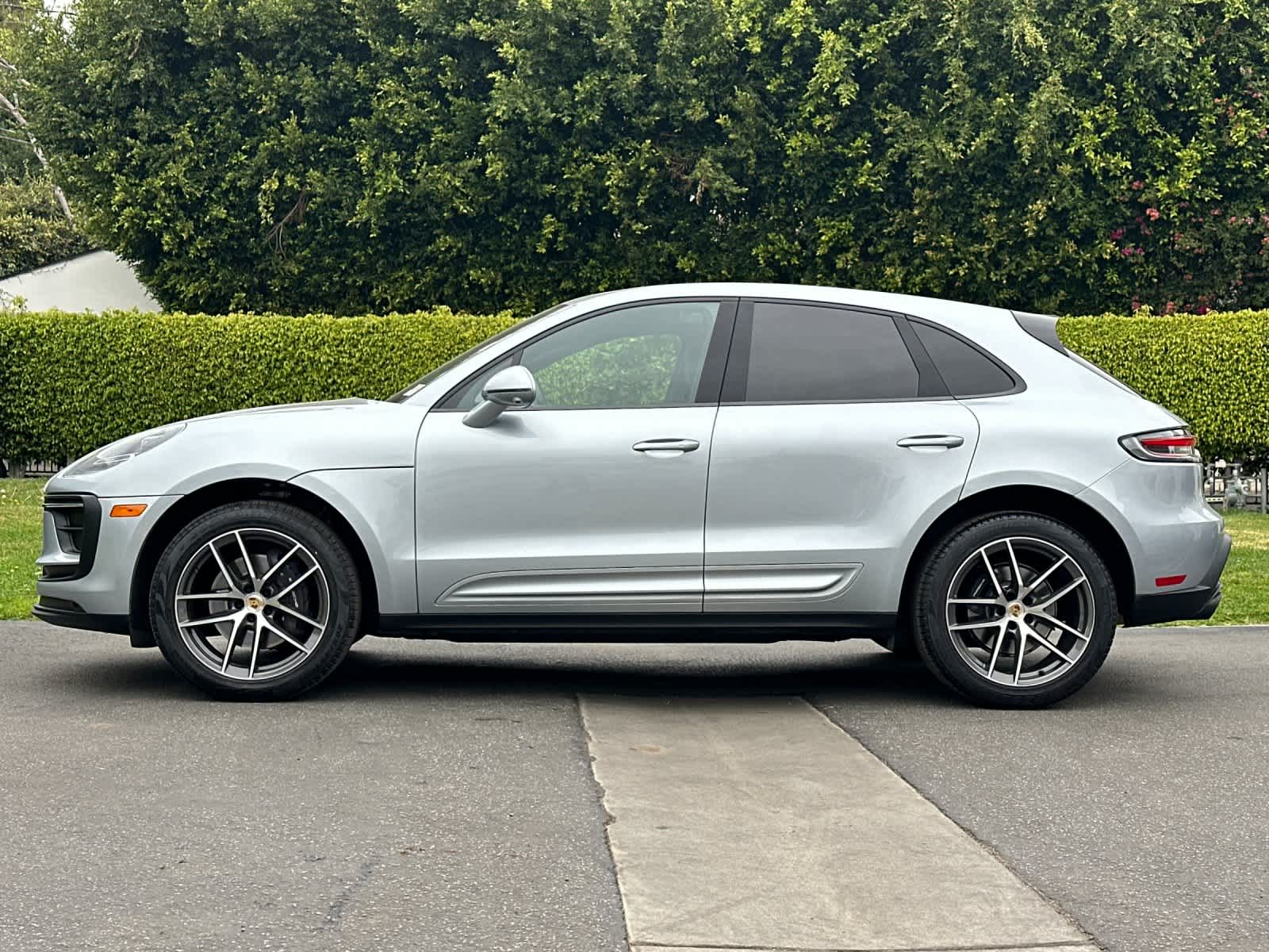 Thumbnail: 2025 Porsche Macan - 2
