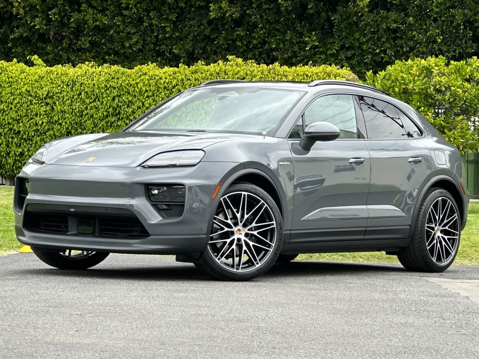 Thumbnail: 2026 Porsche Macan - 1