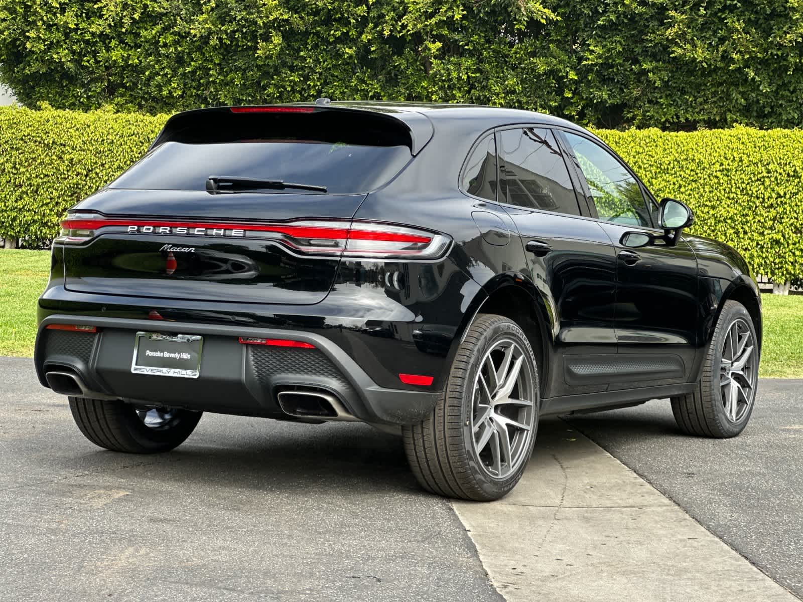 Thumbnail: 2026 Porsche Macan - 8