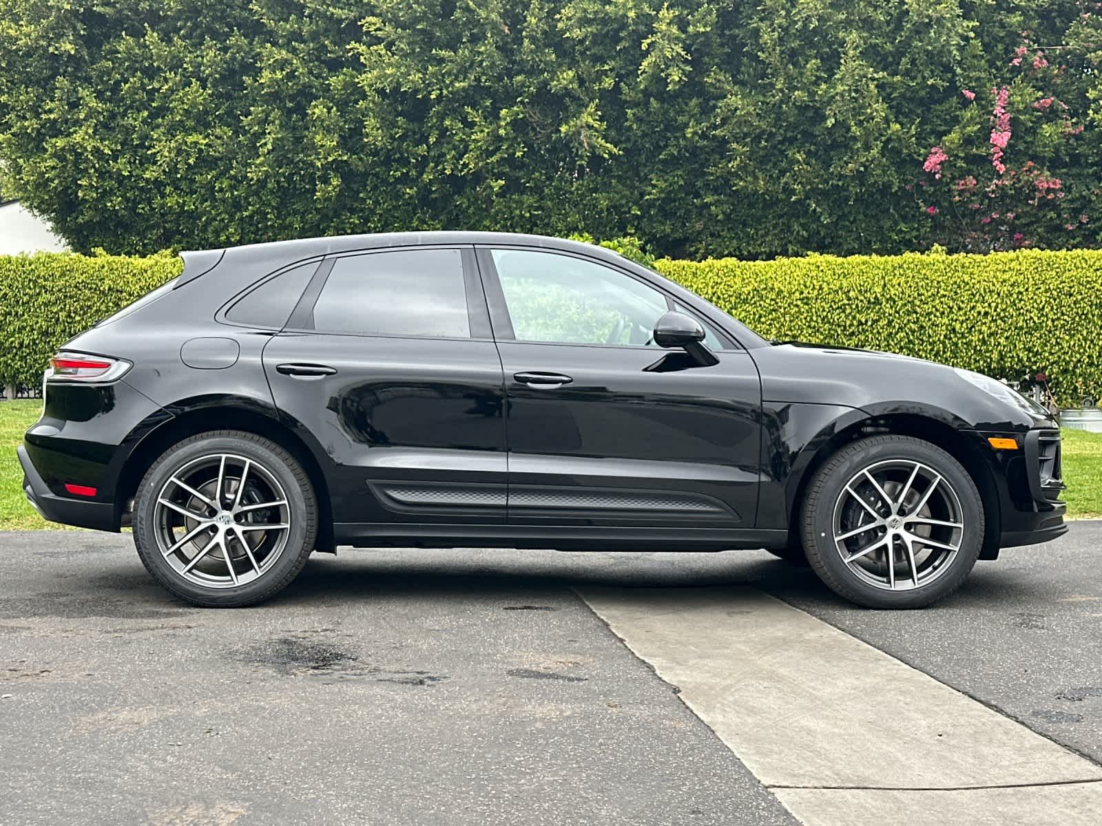 Thumbnail: 2026 Porsche Macan - 9