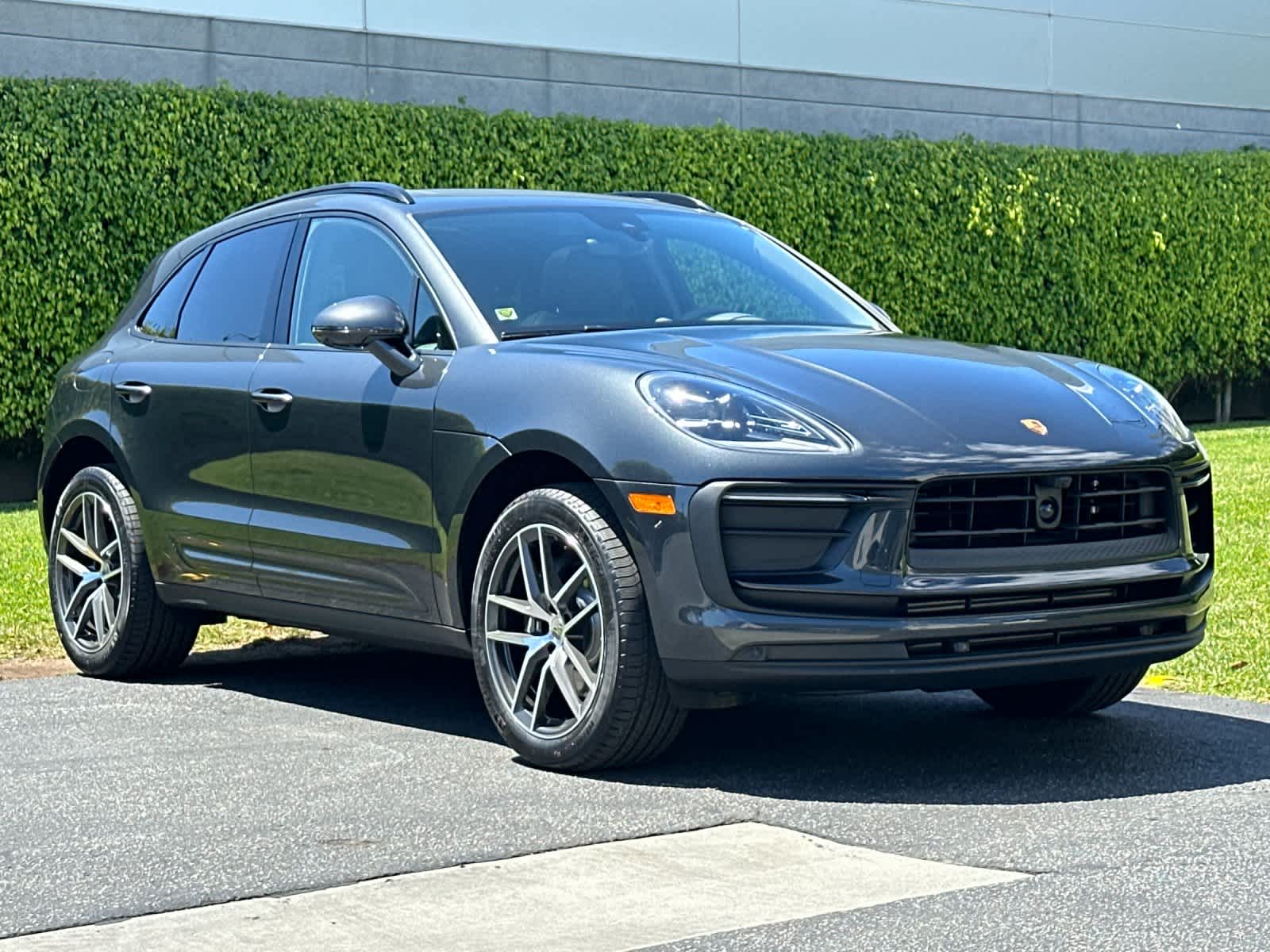 Thumbnail: 2026 Porsche Macan - 10