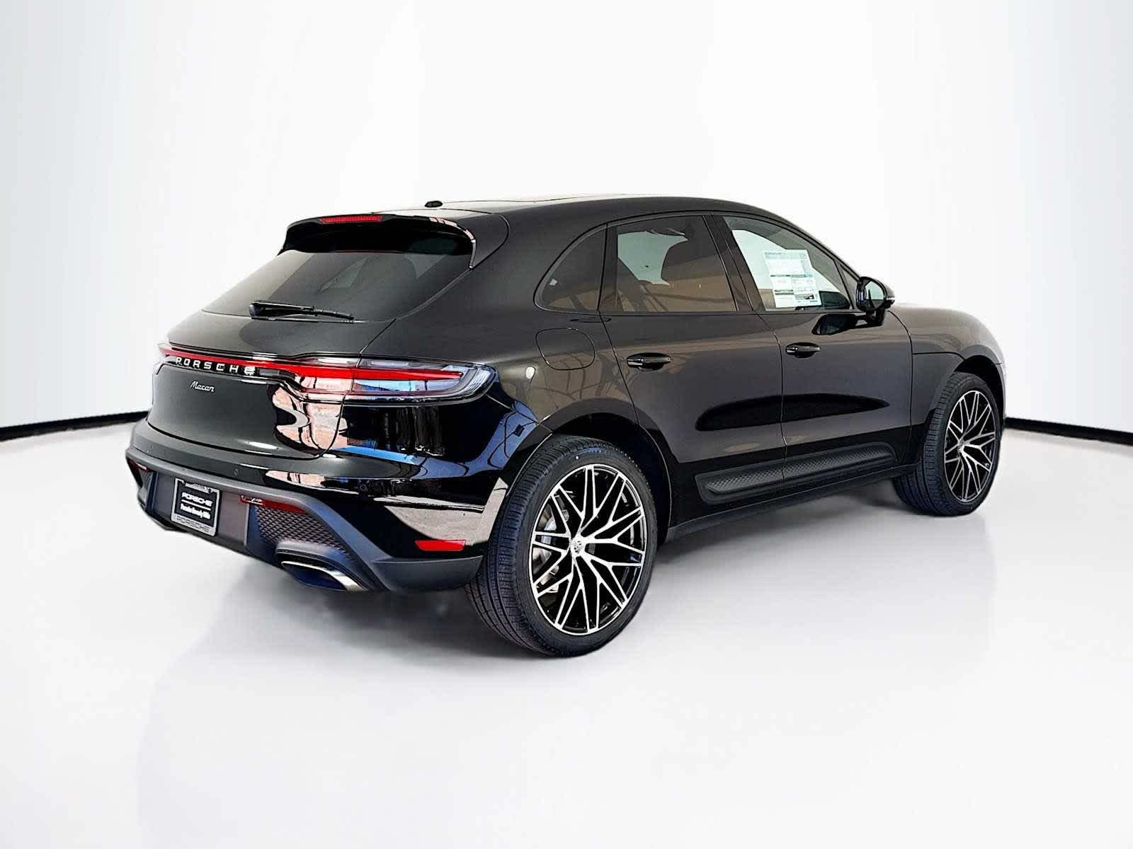 Thumbnail: 2026 Porsche Macan - 9