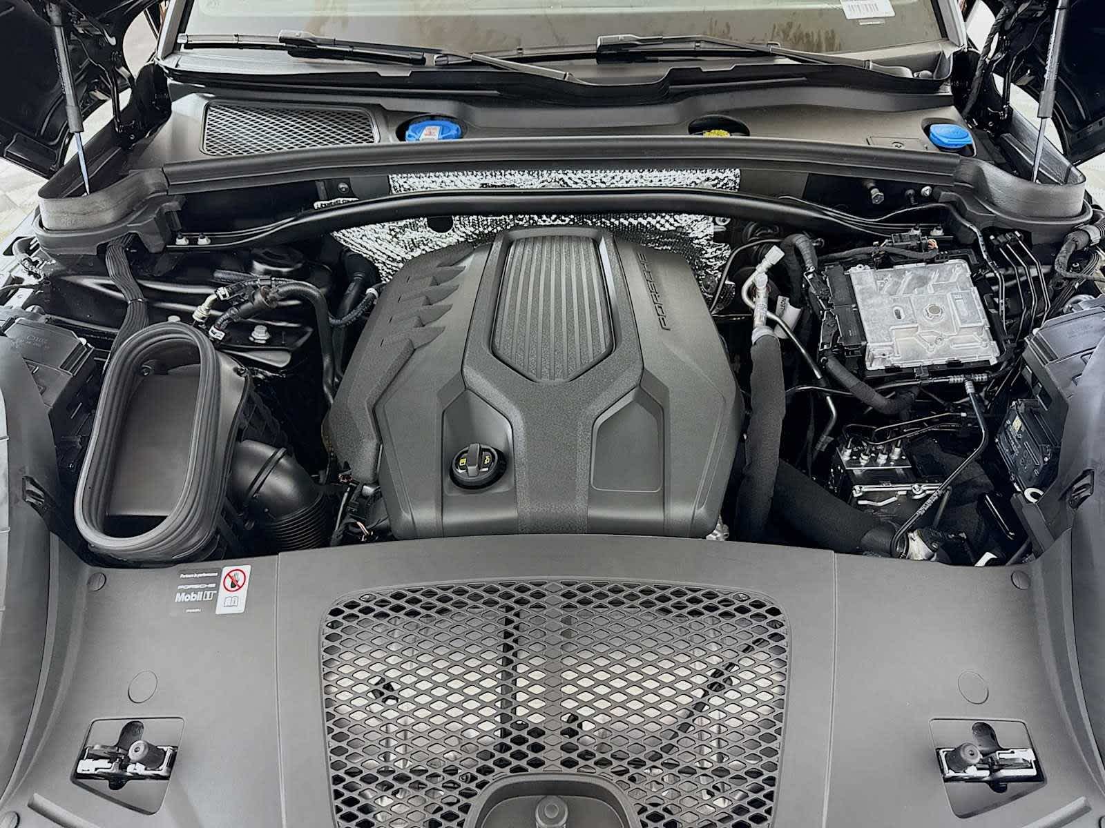 Thumbnail: 2025 Porsche Macan - 23