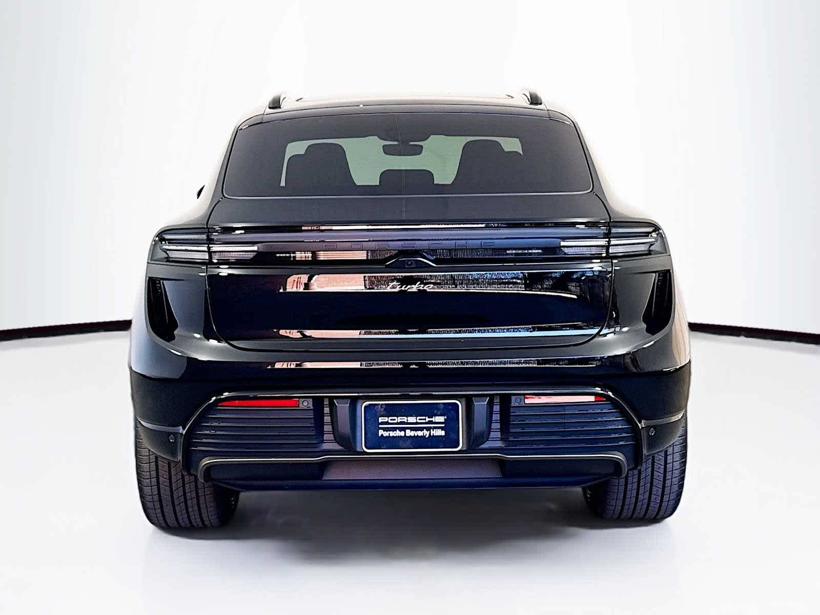 Thumbnail: 2025 Porsche Macan - 10