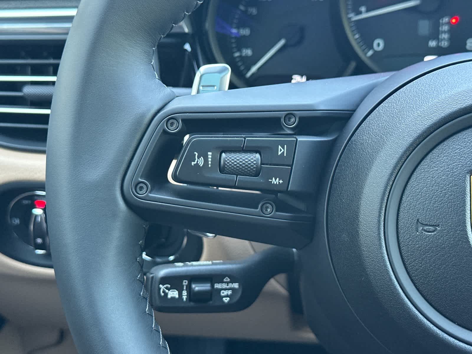 Thumbnail: 2026 Porsche Macan - 27