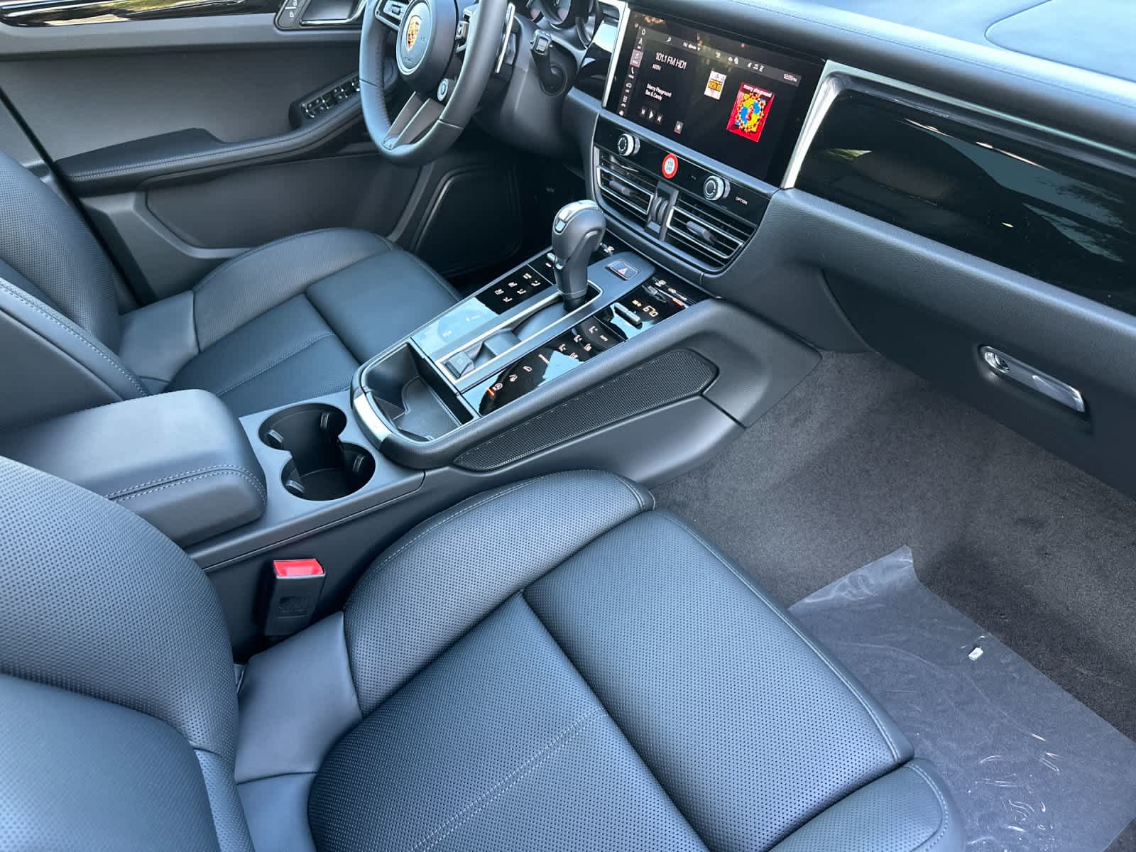 Thumbnail: 2026 Porsche Macan - 17