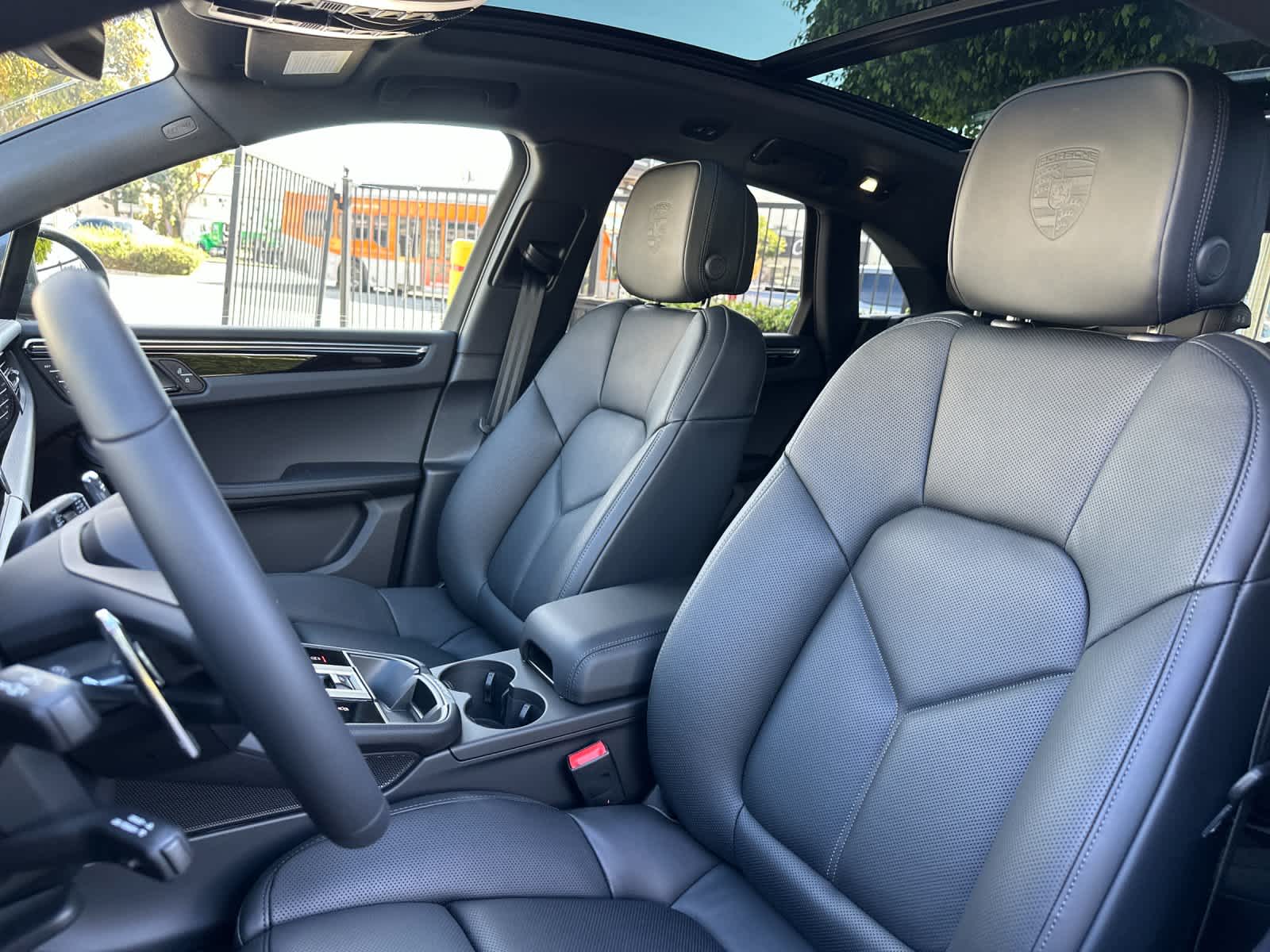 Thumbnail: 2026 Porsche Macan - 5