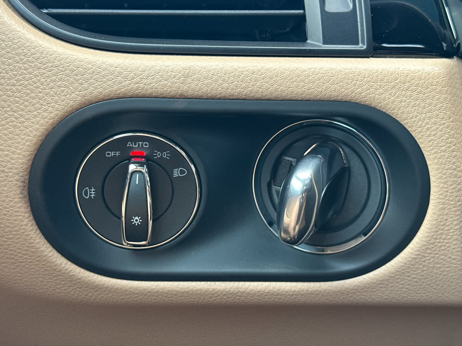 Thumbnail: 2026 Porsche Macan - 30