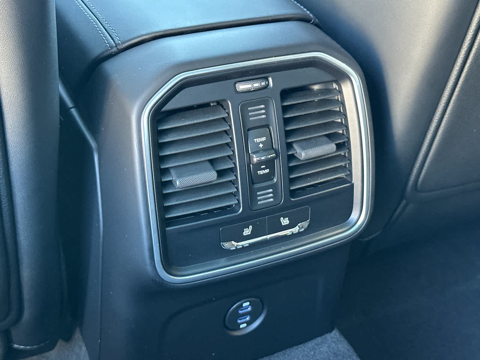 Thumbnail: 2026 Porsche Macan - 14