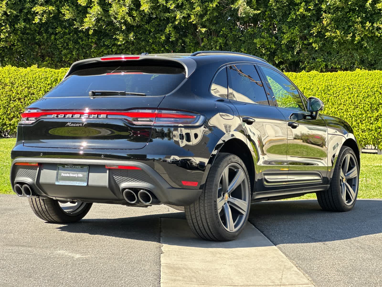 Thumbnail: 2026 Porsche Macan - 8