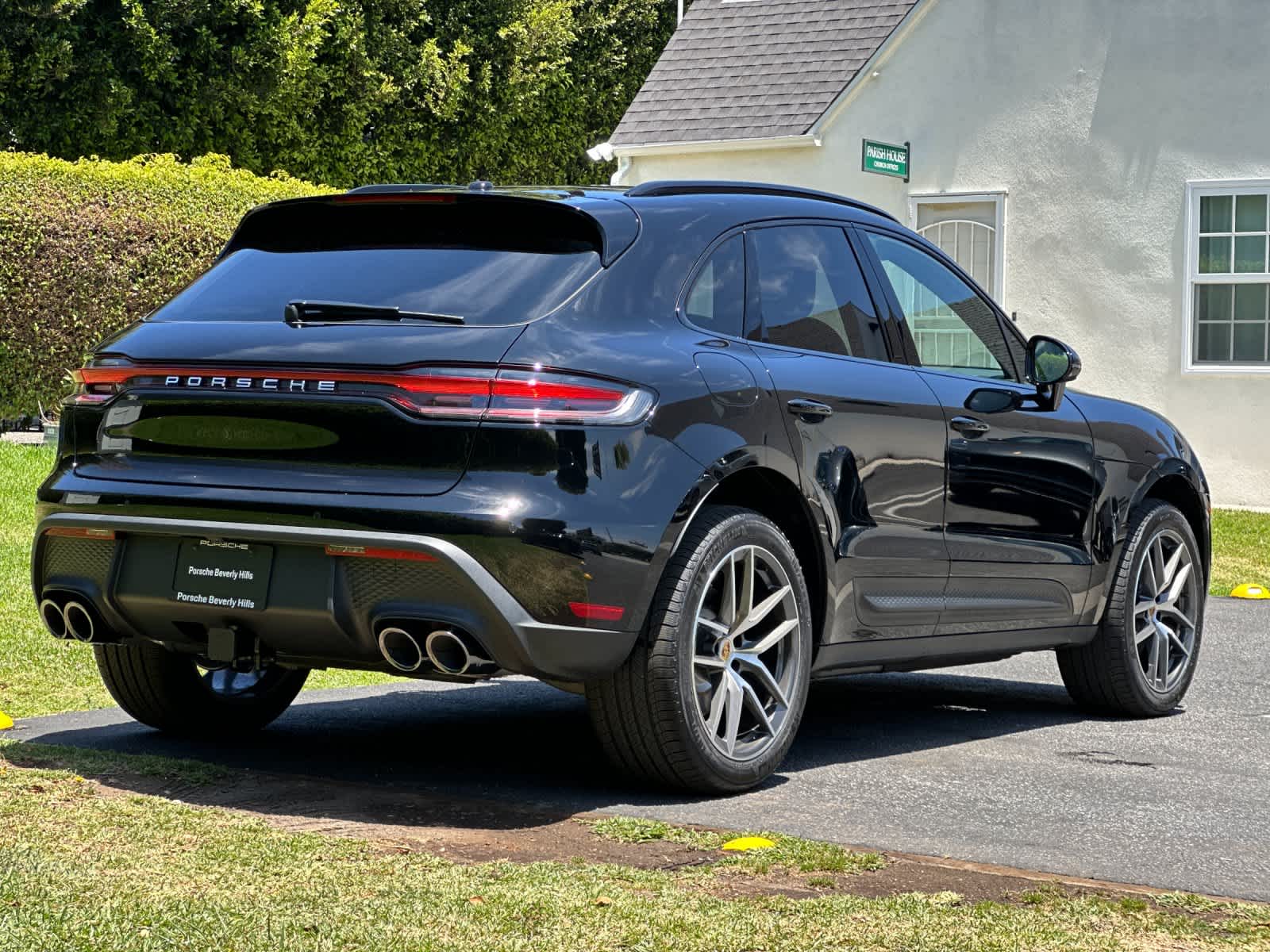Thumbnail: 2026 Porsche Macan - 8