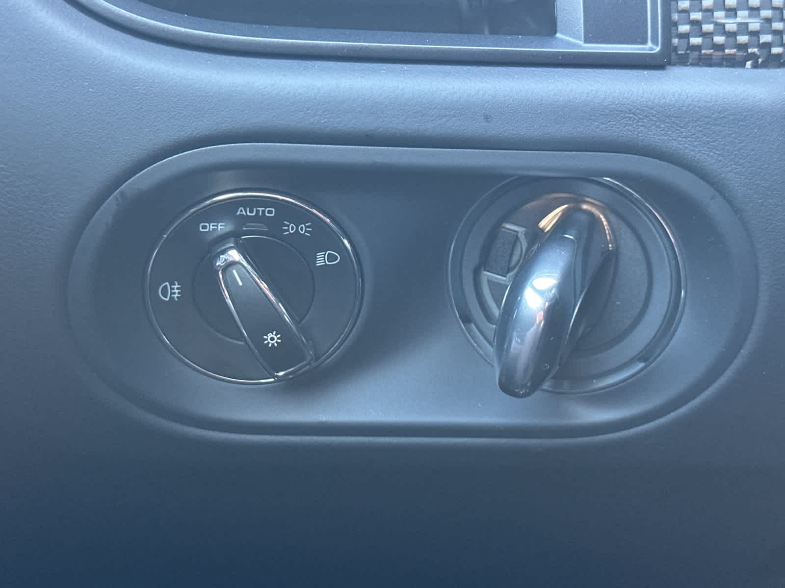 Thumbnail: 2026 Porsche Macan - 30