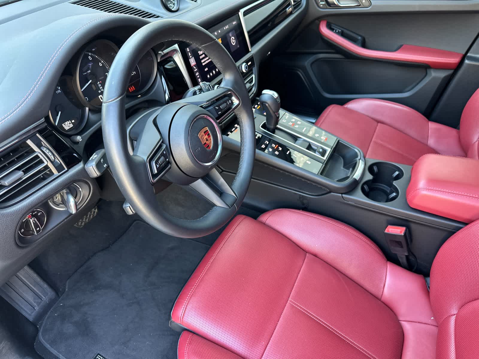 Thumbnail: 2025 Porsche Macan - 4