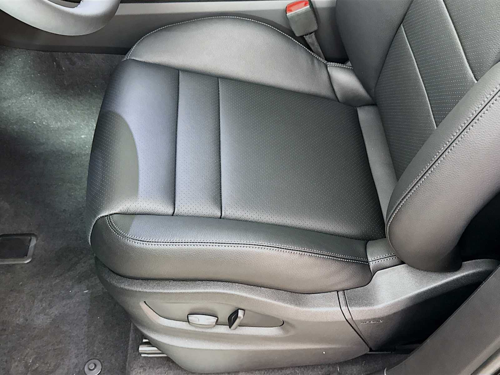 Thumbnail: 2026 Porsche Cayenne - 15