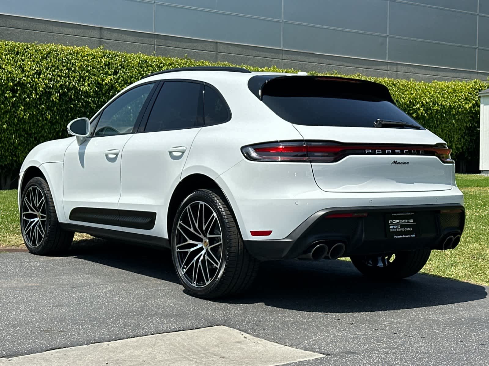 Thumbnail: 2026 Porsche Macan - 3