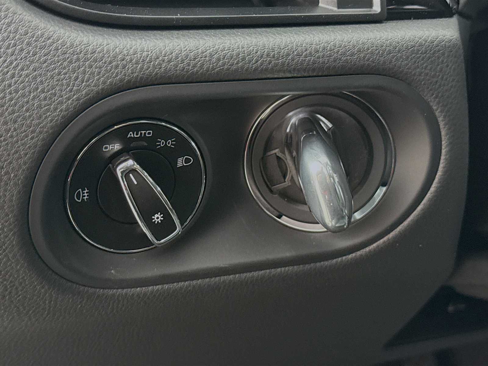 Thumbnail: 2026 Porsche Macan - 11