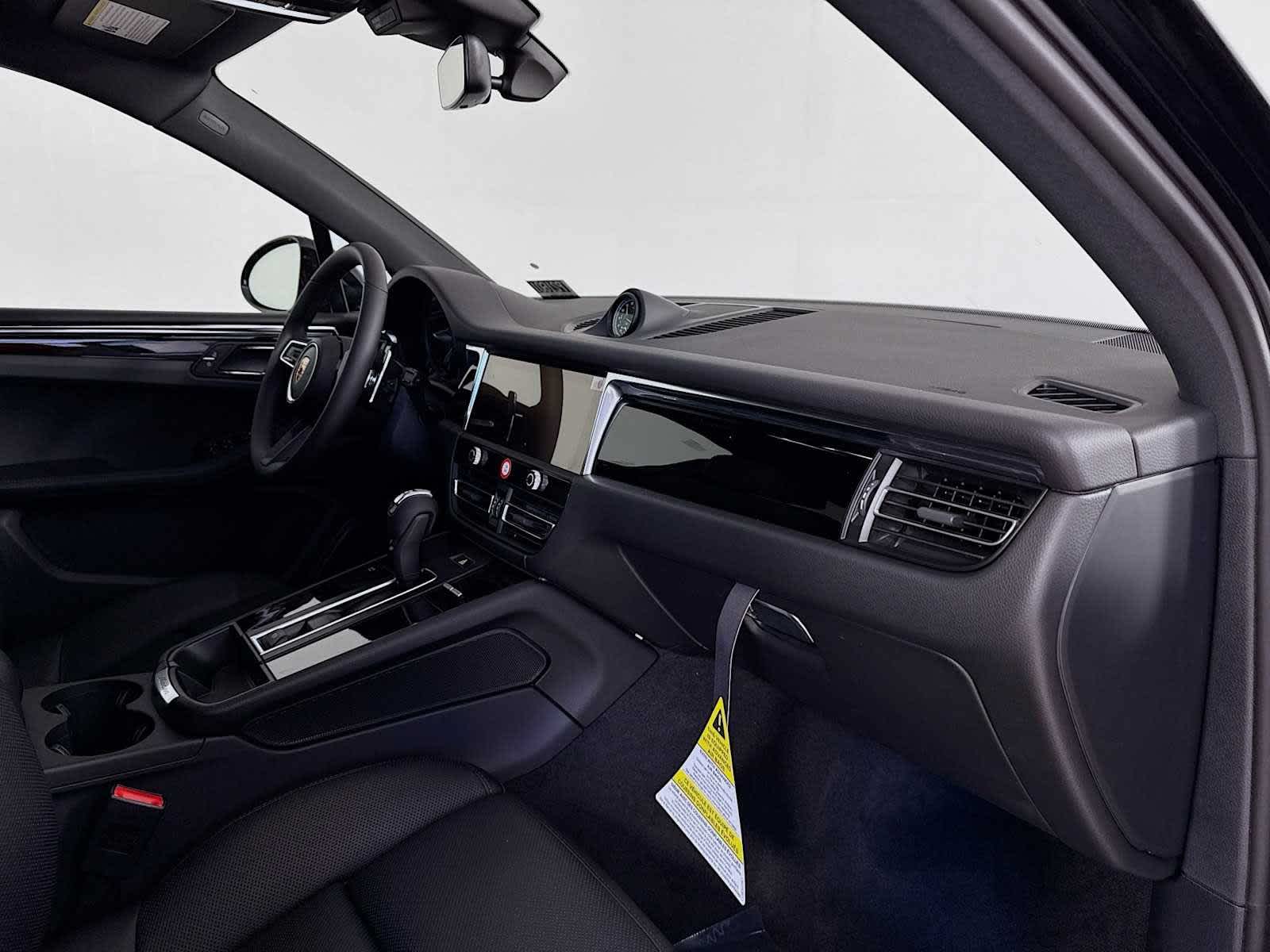 Thumbnail: 2026 Porsche Macan - 22