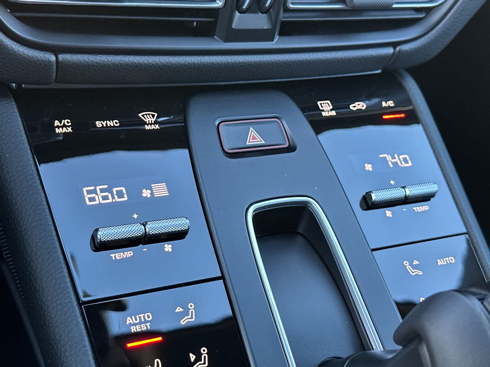 Thumbnail: 2025 Porsche Macan - 24