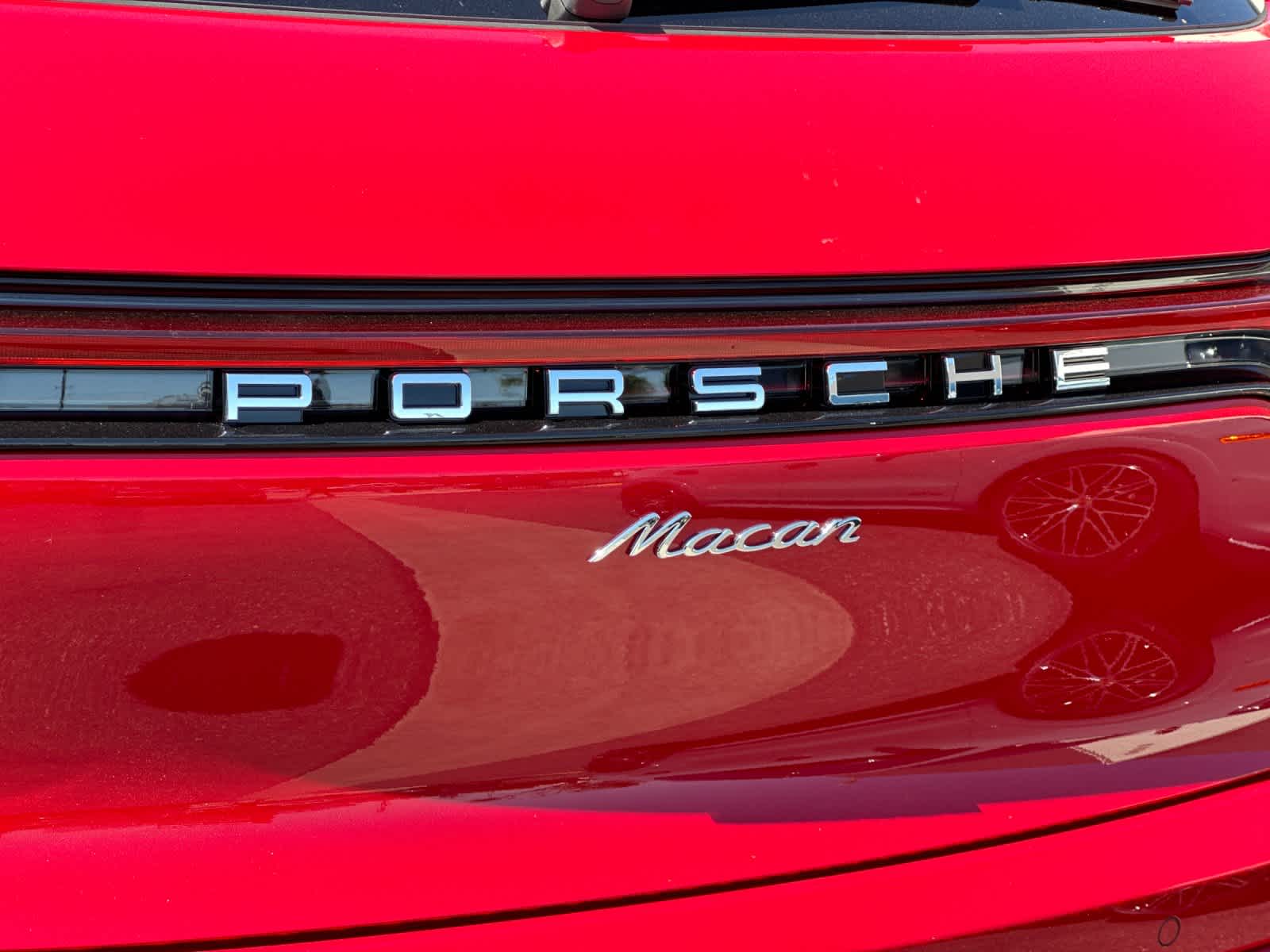 Thumbnail: 2026 Porsche Macan - 32