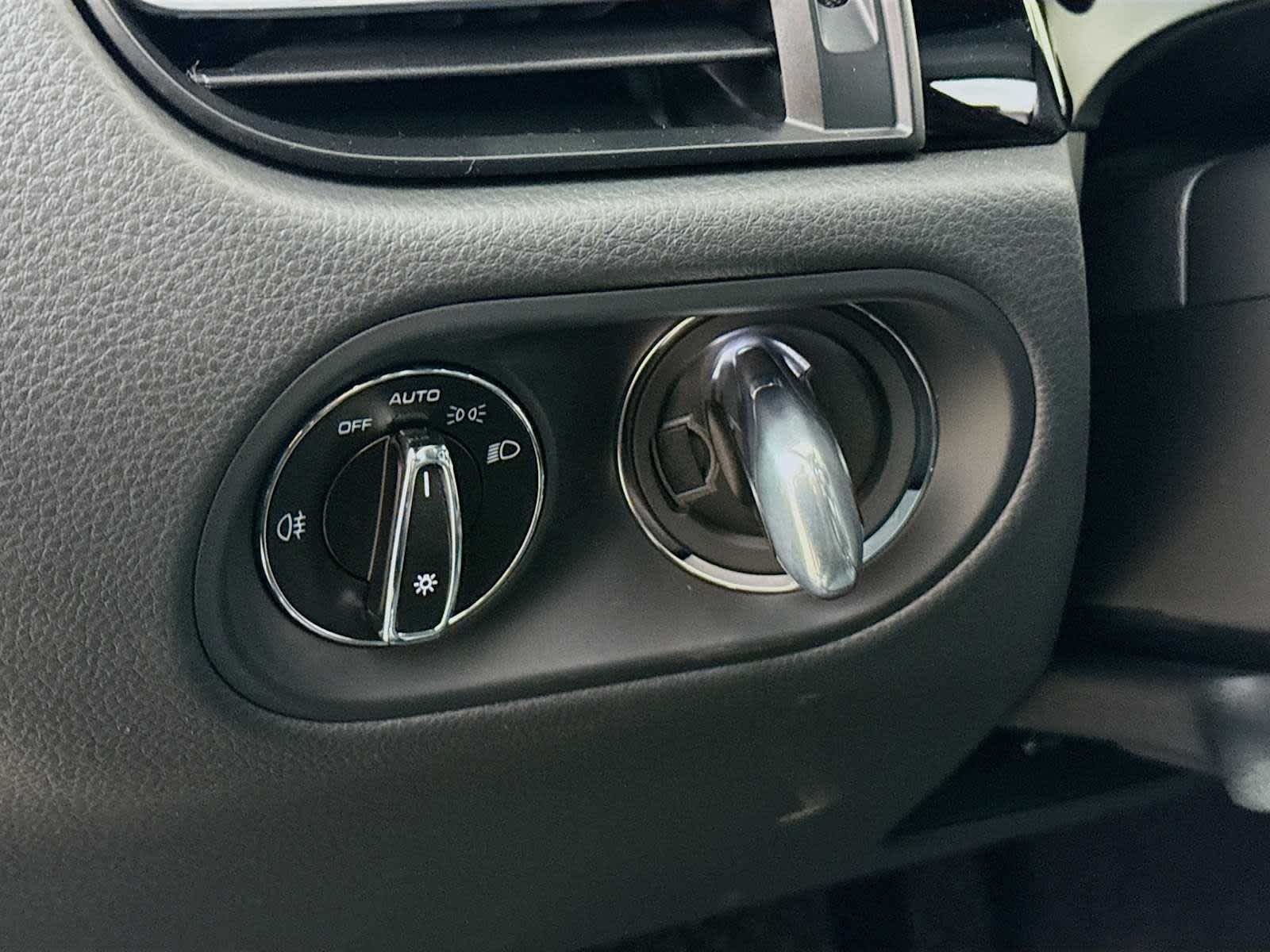 Thumbnail: 2026 Porsche Macan - 11