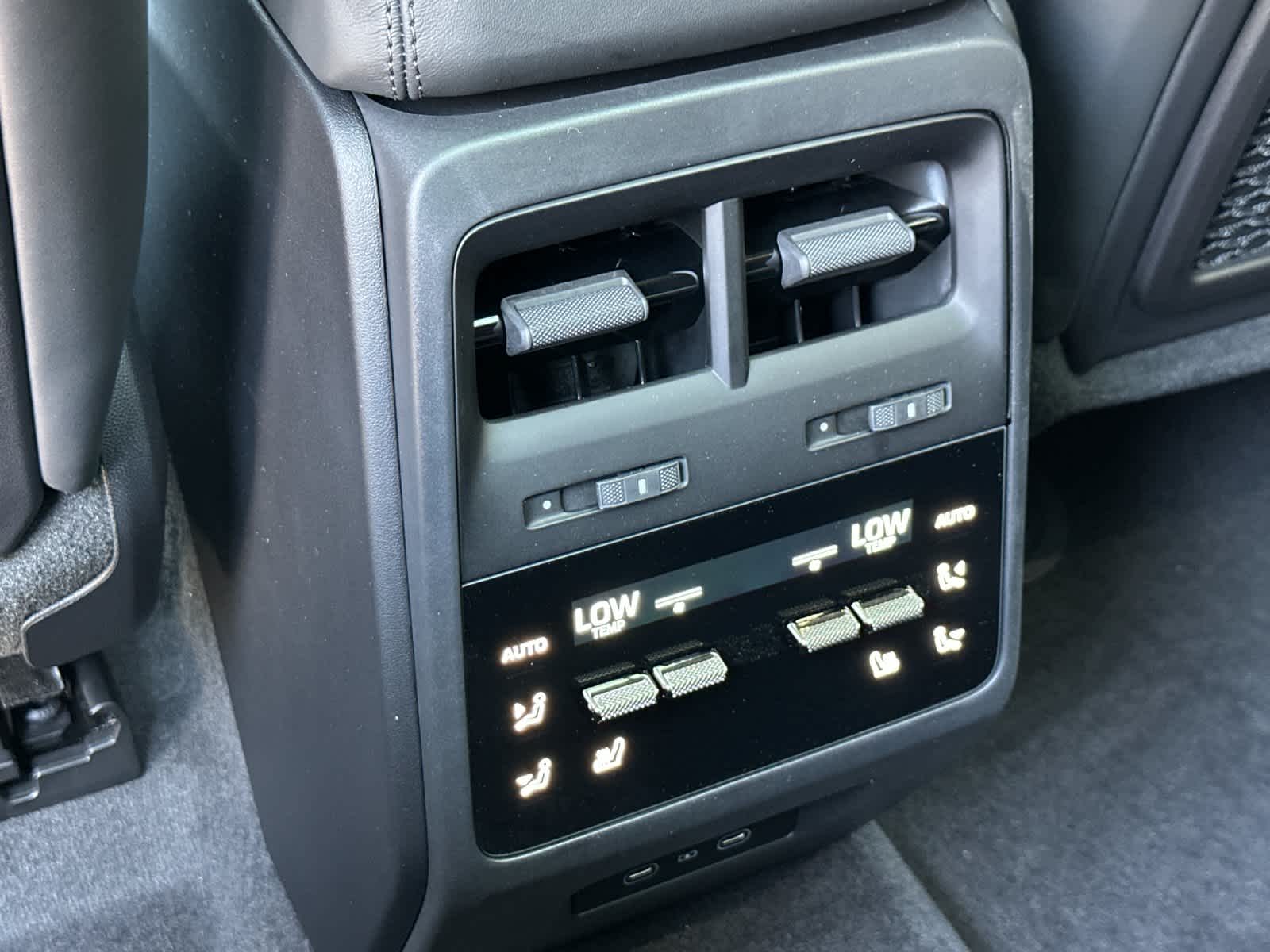 Thumbnail: 2026 Porsche Macan - 14