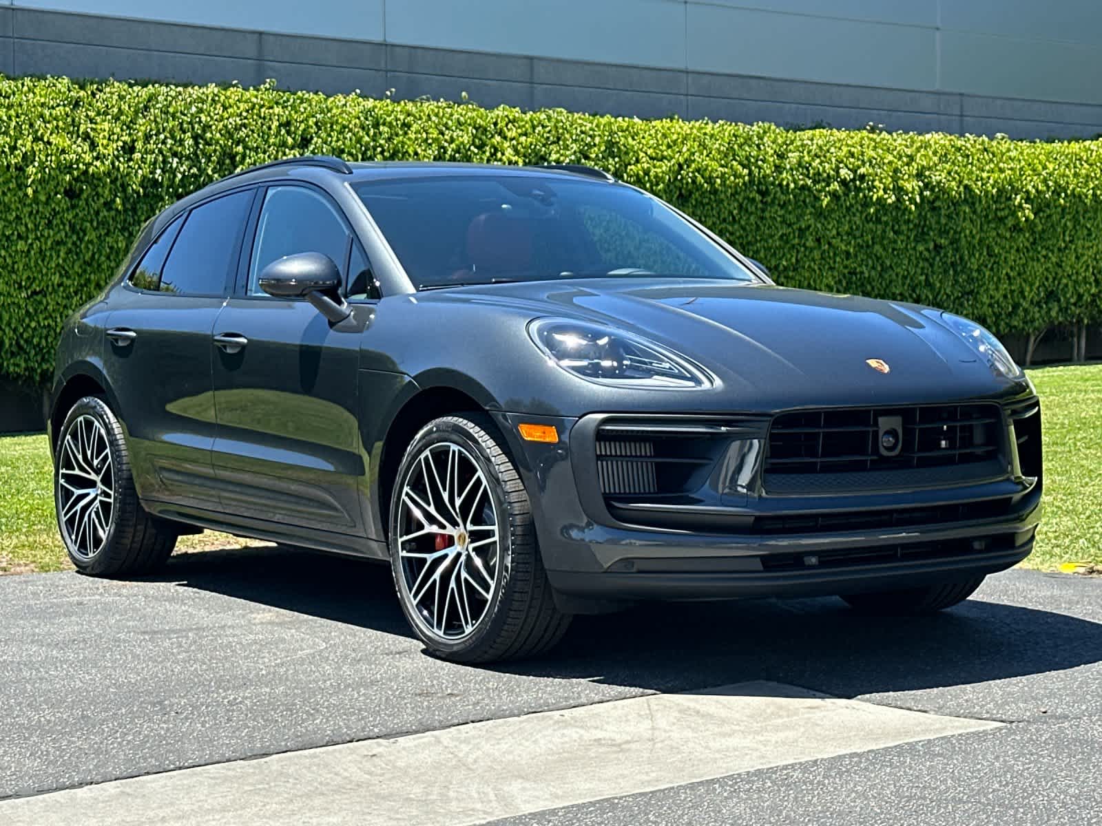 Thumbnail: 2026 Porsche Macan - 10