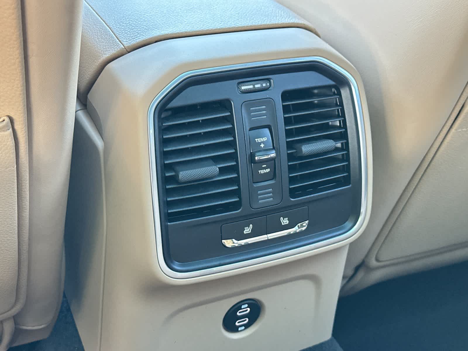 Thumbnail: 2026 Porsche Macan - 14