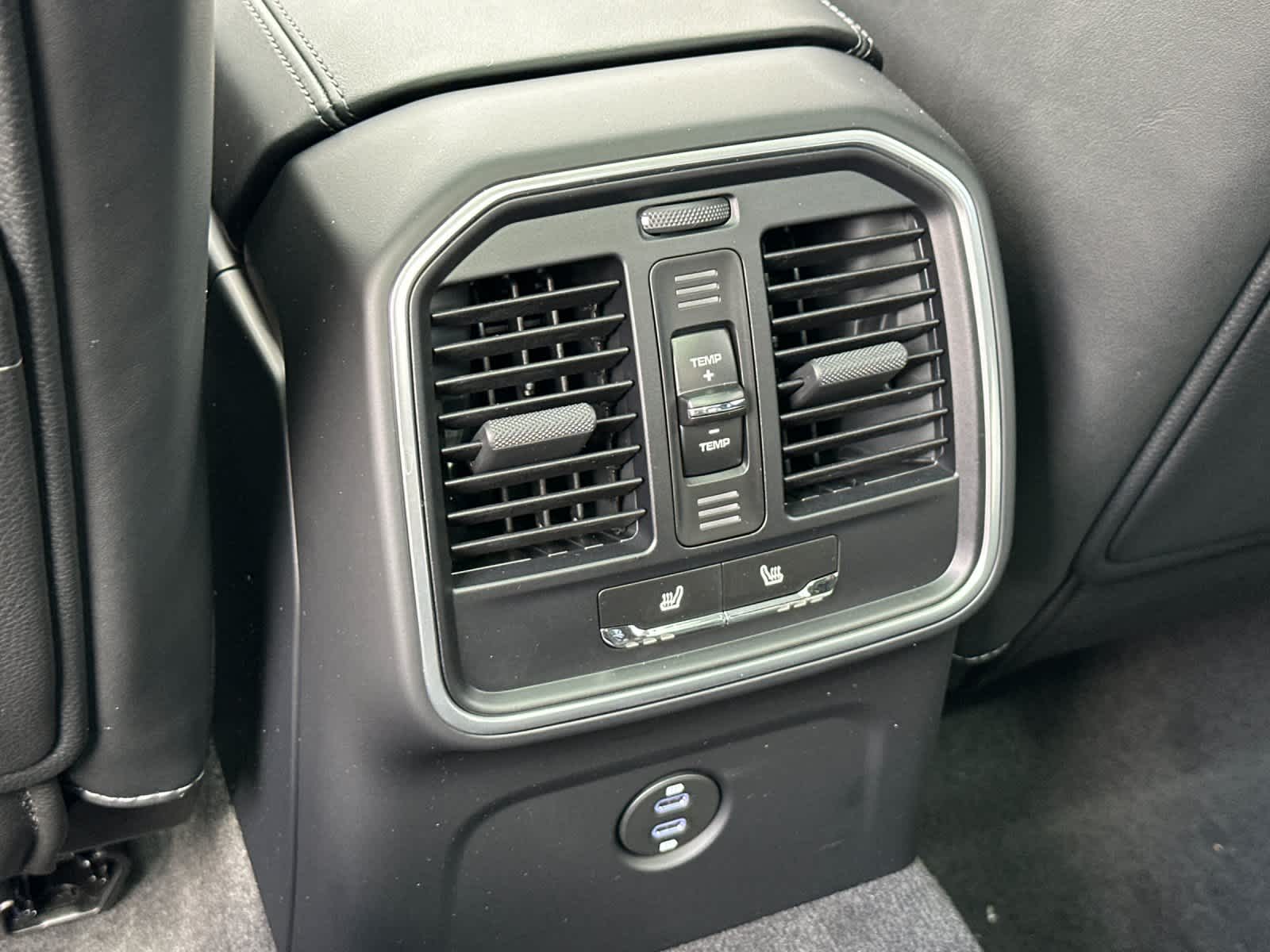 Thumbnail: 2026 Porsche Macan - 14