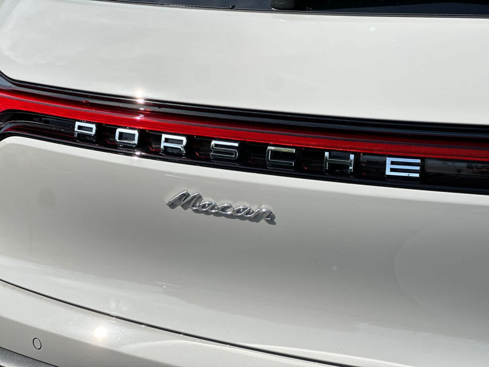 Thumbnail: 2026 Porsche Macan - 32