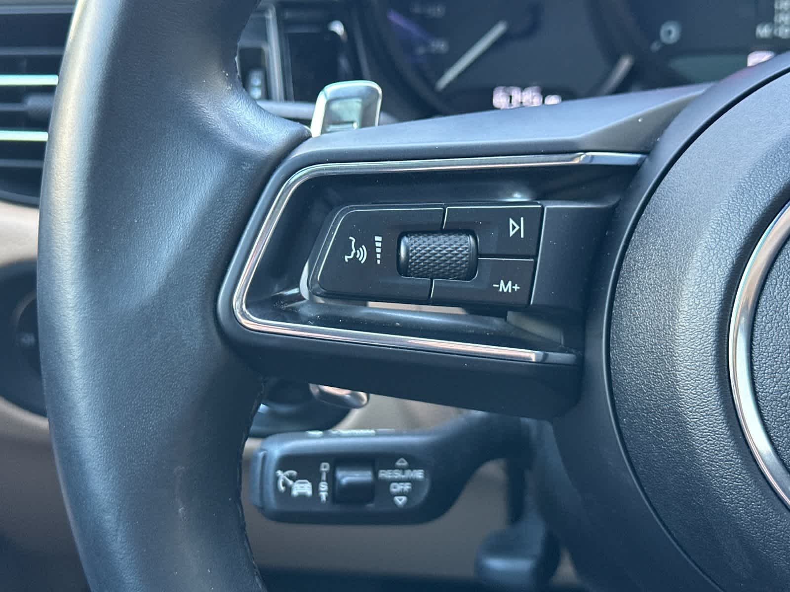 Thumbnail: 2025 Porsche Macan - 26