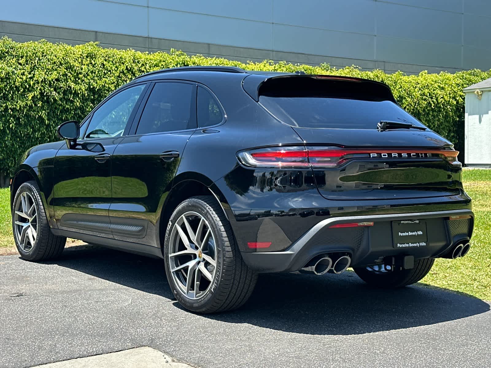 Thumbnail: 2026 Porsche Macan - 3
