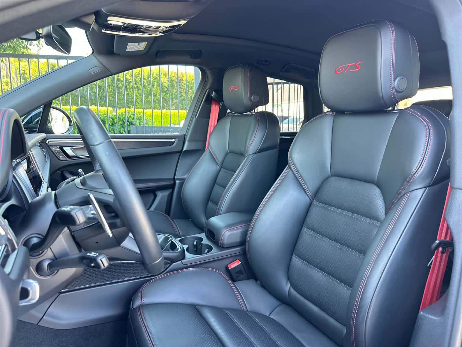 Thumbnail: 2026 Porsche Macan - 5