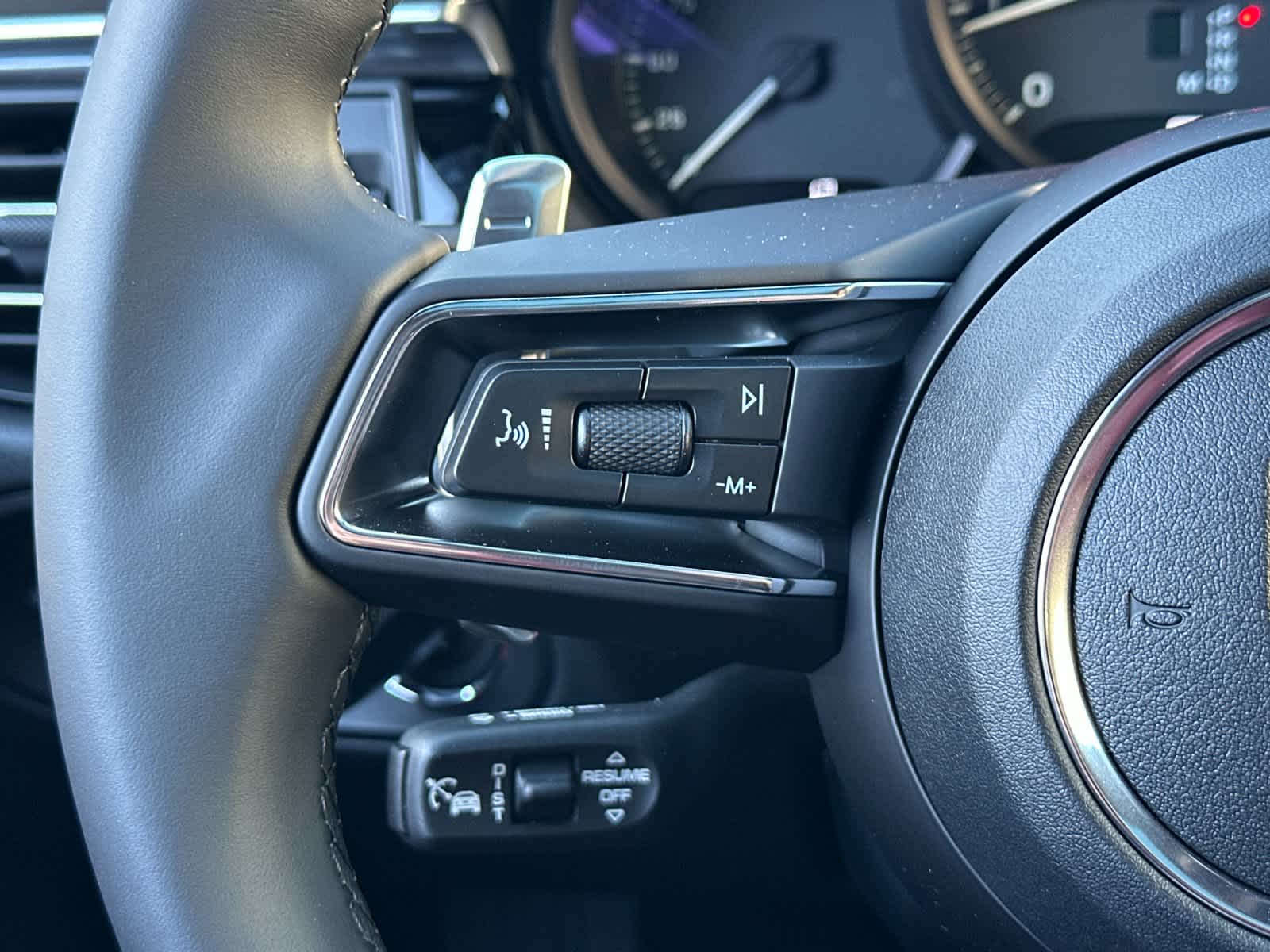 Thumbnail: 2026 Porsche Macan - 27