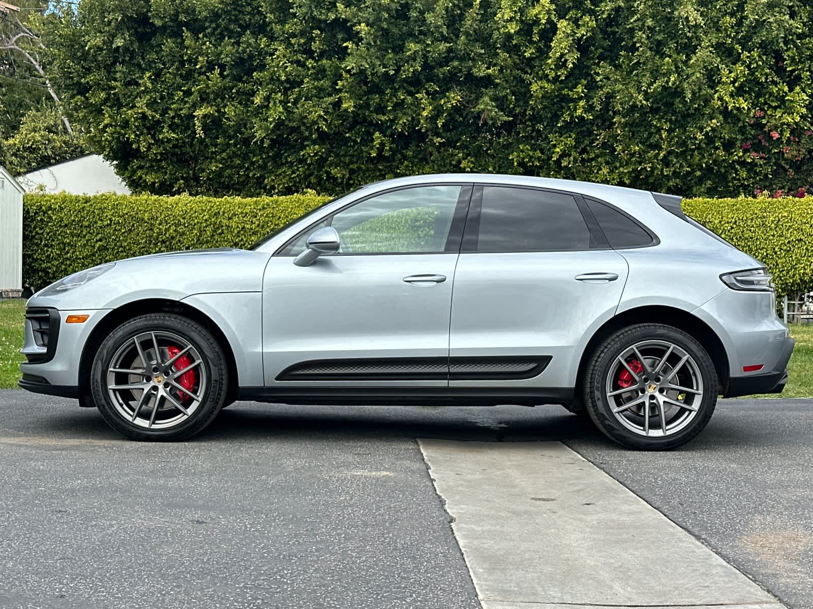 Thumbnail: 2023 Porsche Macan - 2