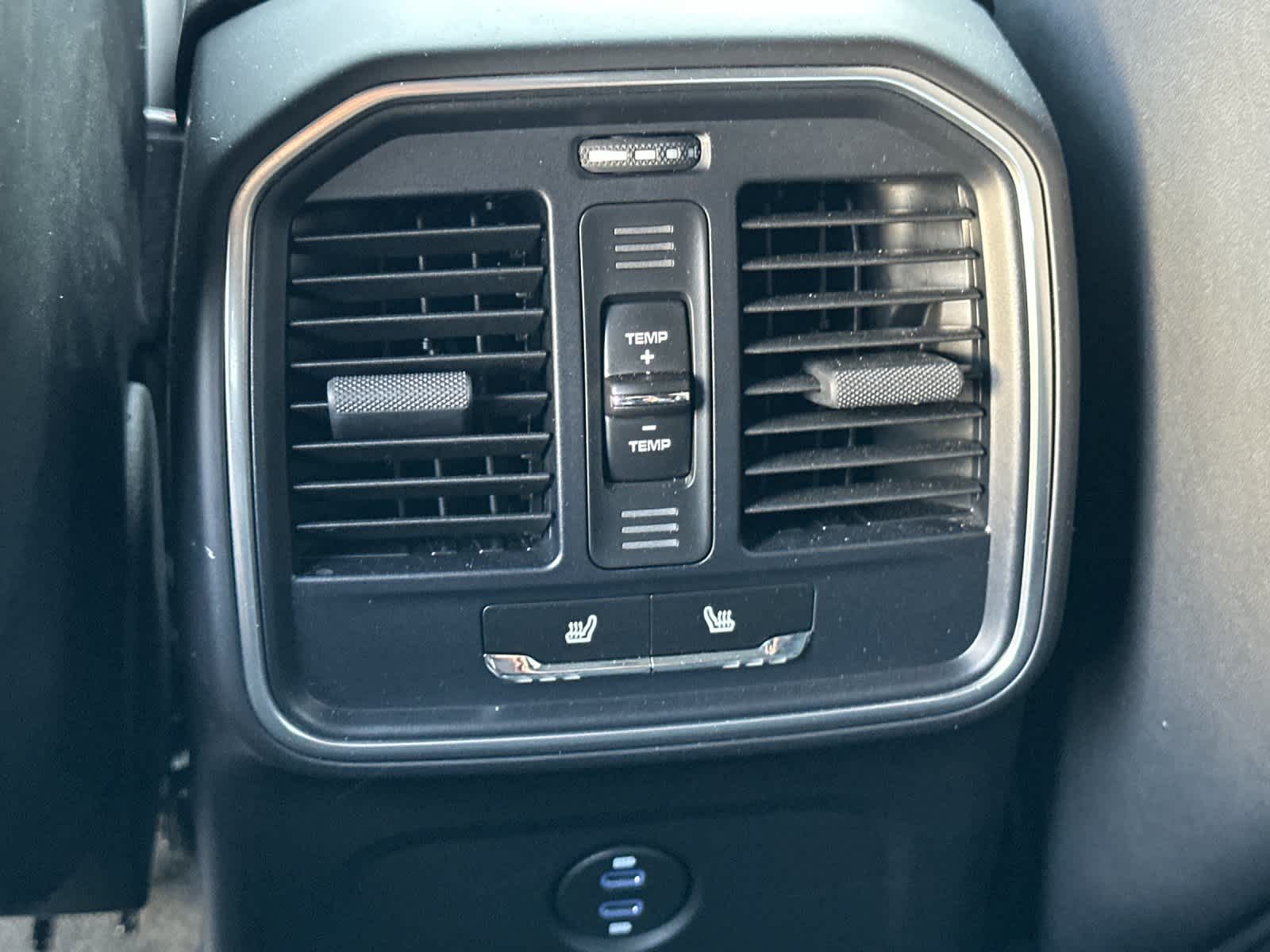 Thumbnail: 2025 Porsche Macan - 14