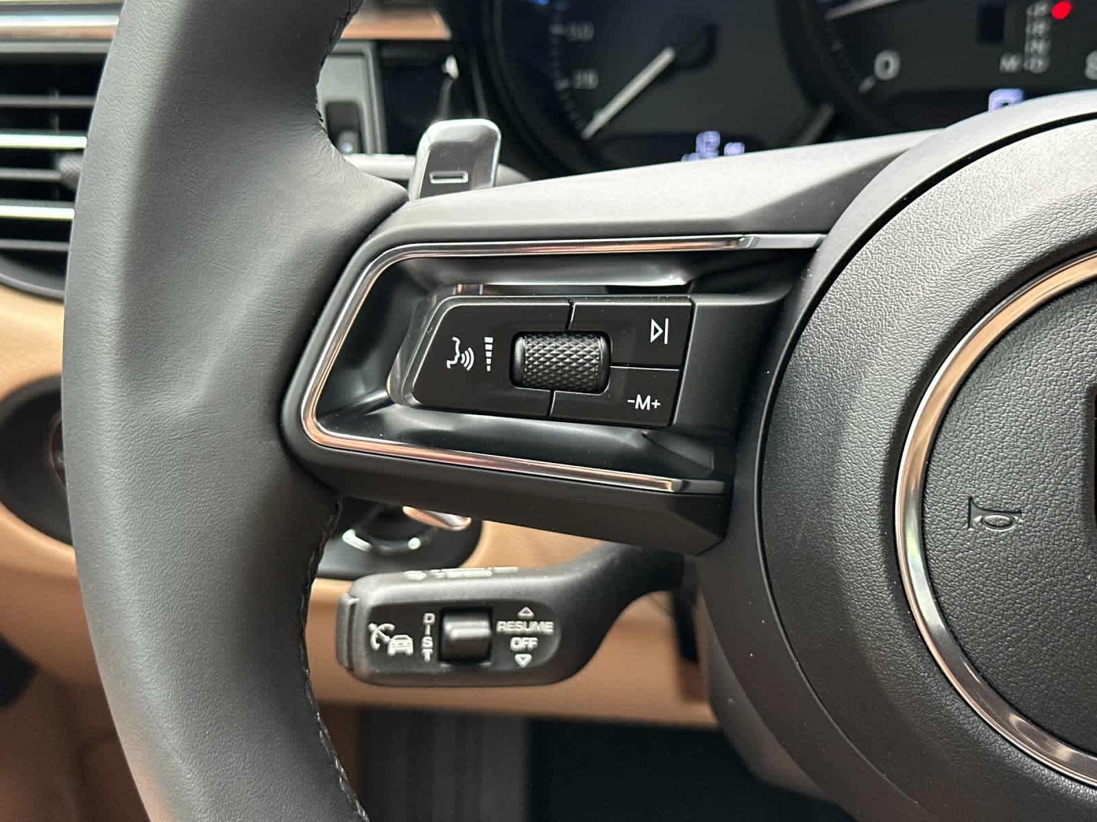 Thumbnail: 2026 Porsche Macan - 27