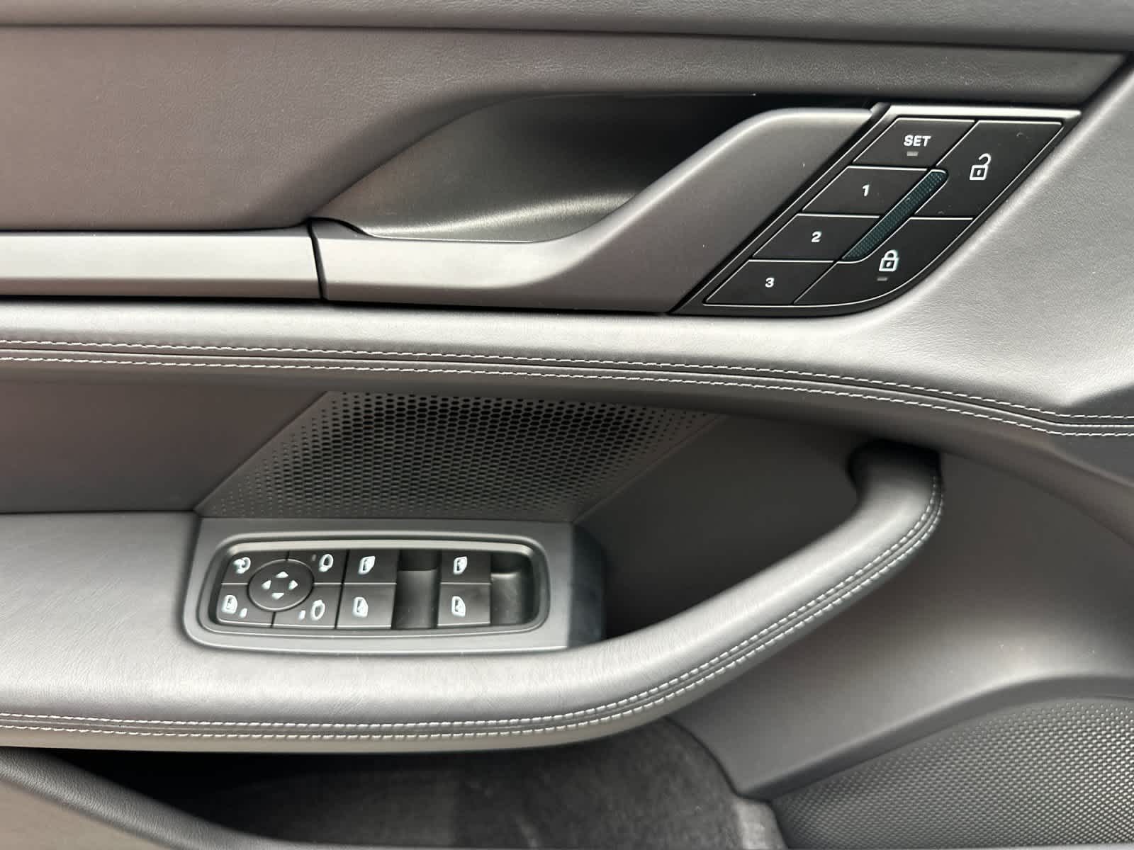 Thumbnail: 2026 Porsche Taycan - 12