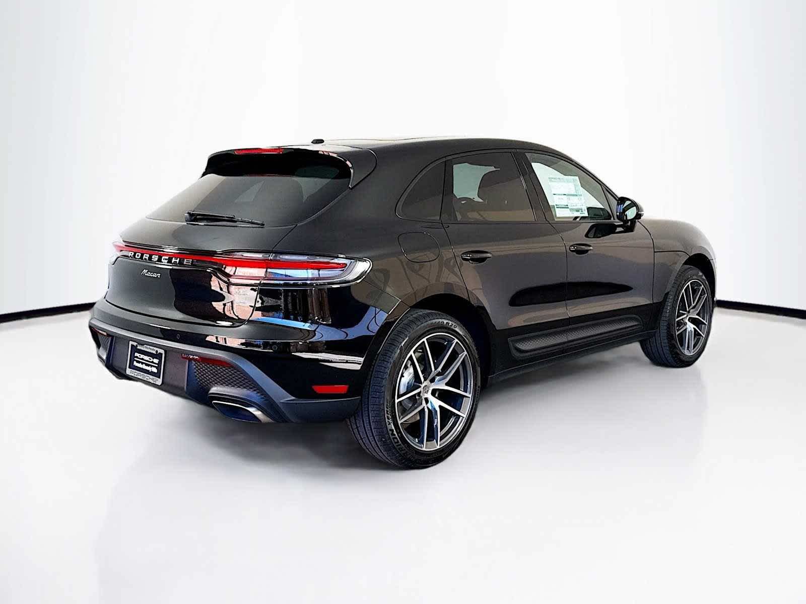Thumbnail: 2026 Porsche Macan - 7