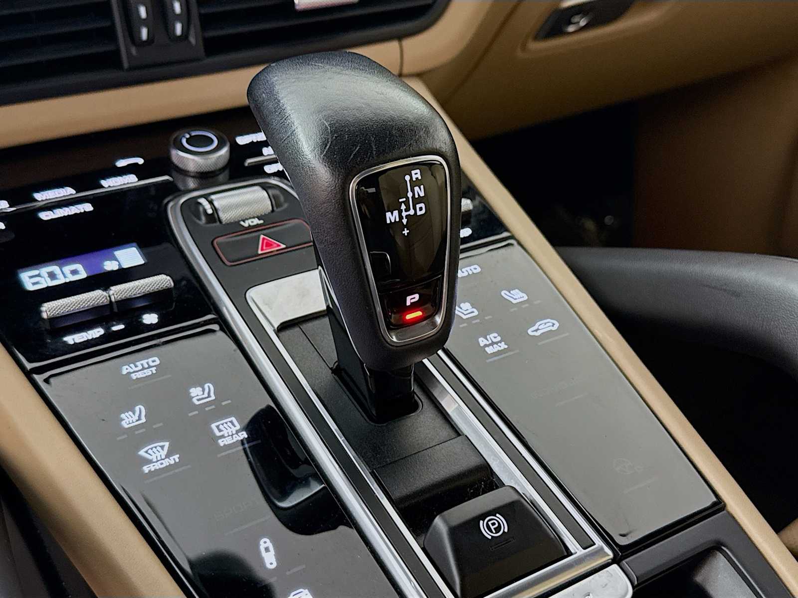 Thumbnail: 2022 Porsche Cayenne - 14