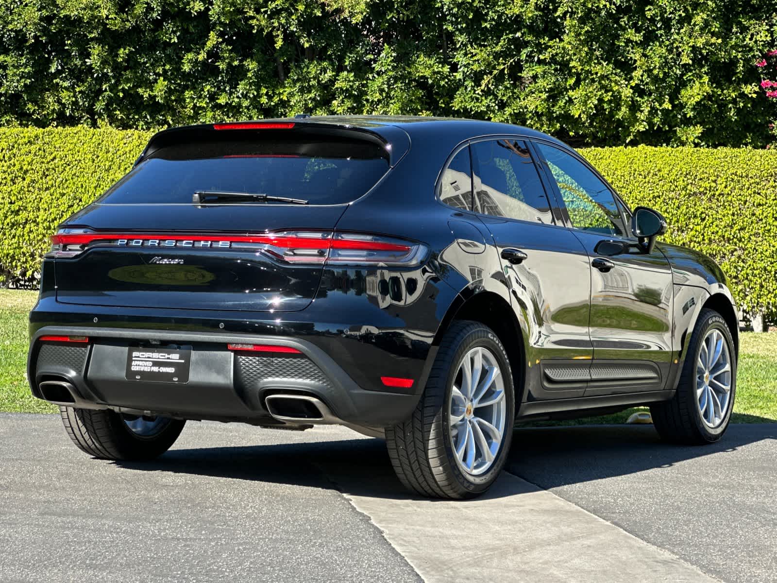 Thumbnail: 2025 Porsche Macan - 8
