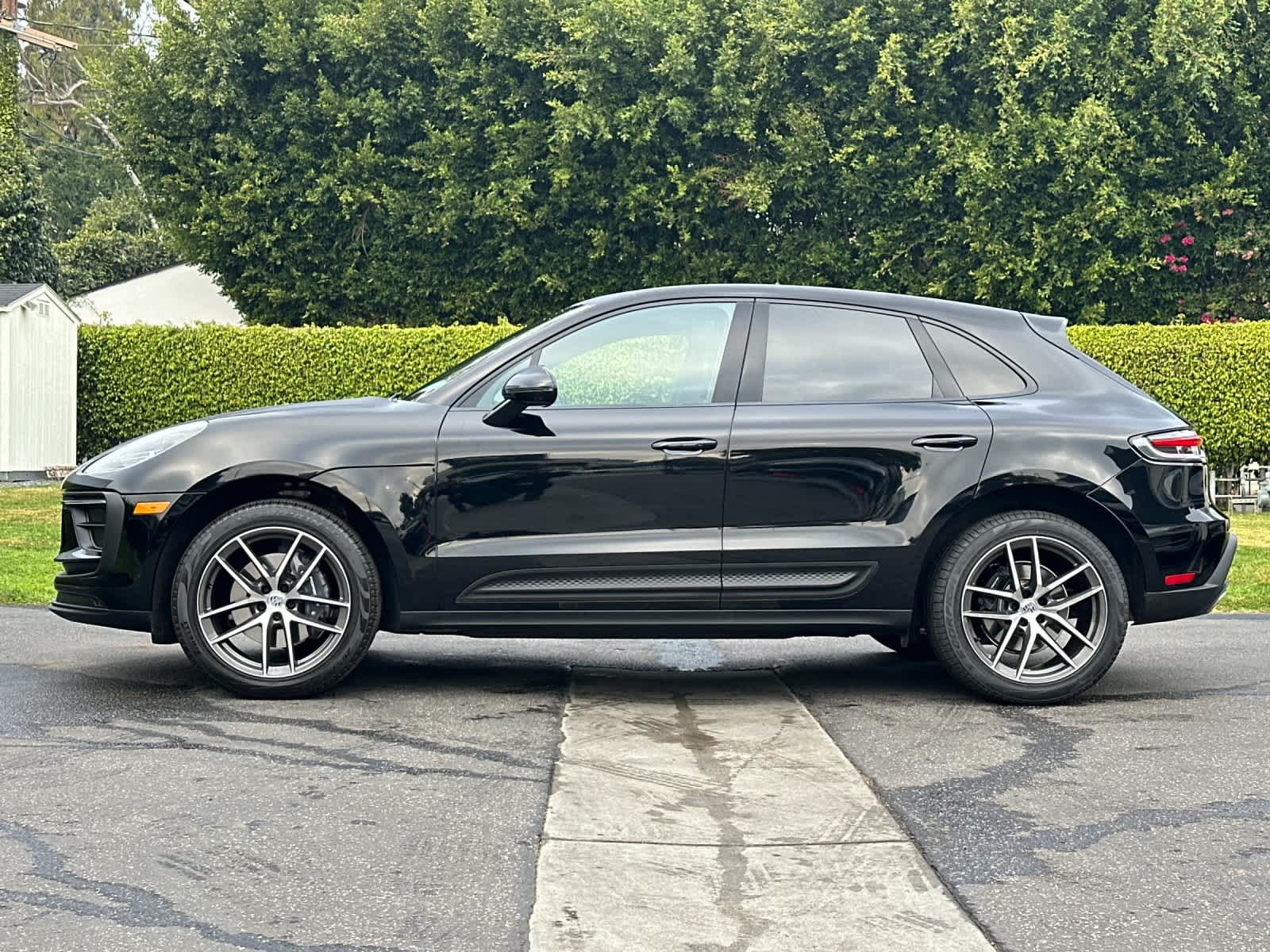Thumbnail: 2025 Porsche Macan - 2