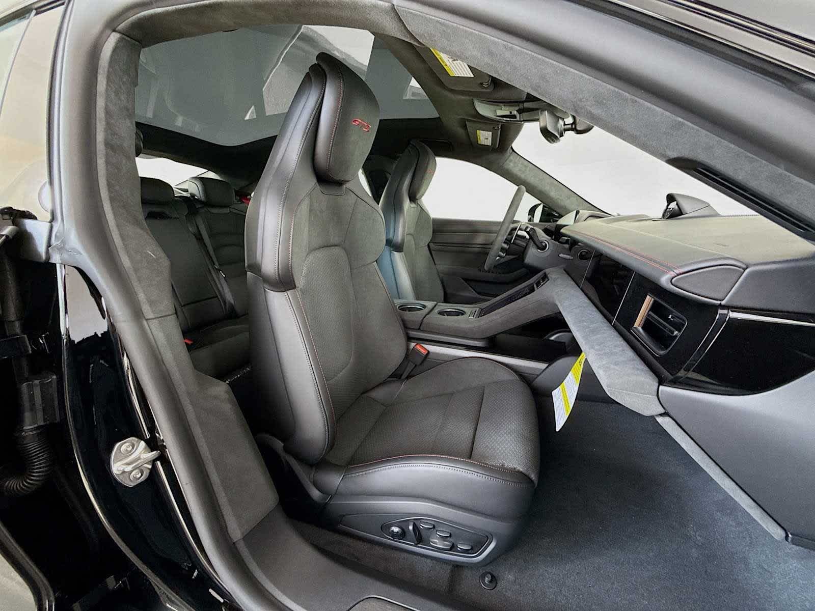 Thumbnail: 2026 Porsche Taycan - 21